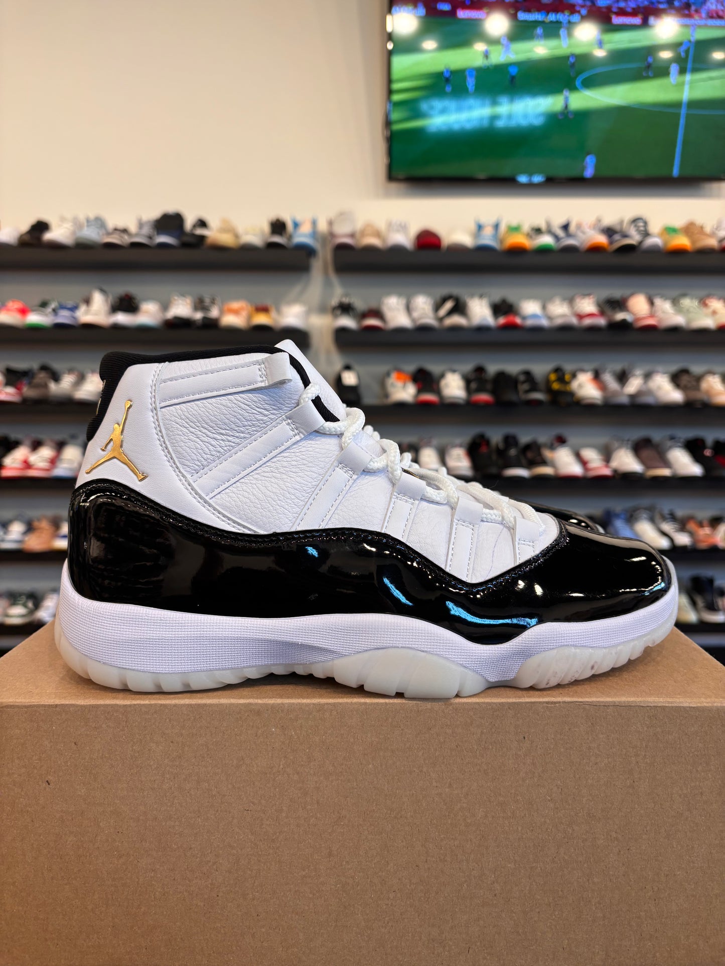 Jordan 11 Gratitude Size 10 Pre-Owned (No Box)