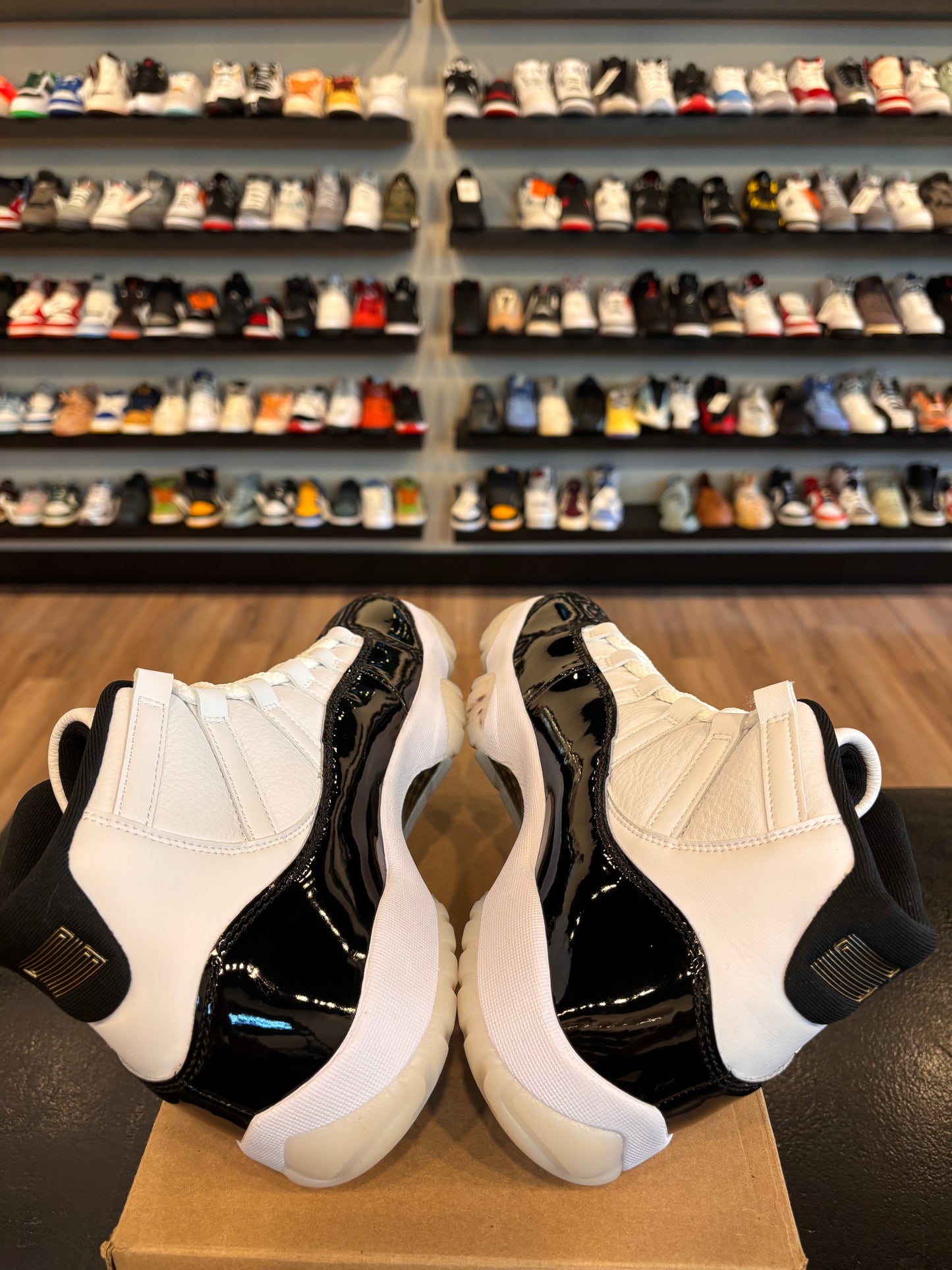 Jordan 11 Gratitude Size 10 Pre-Owned (No Box)