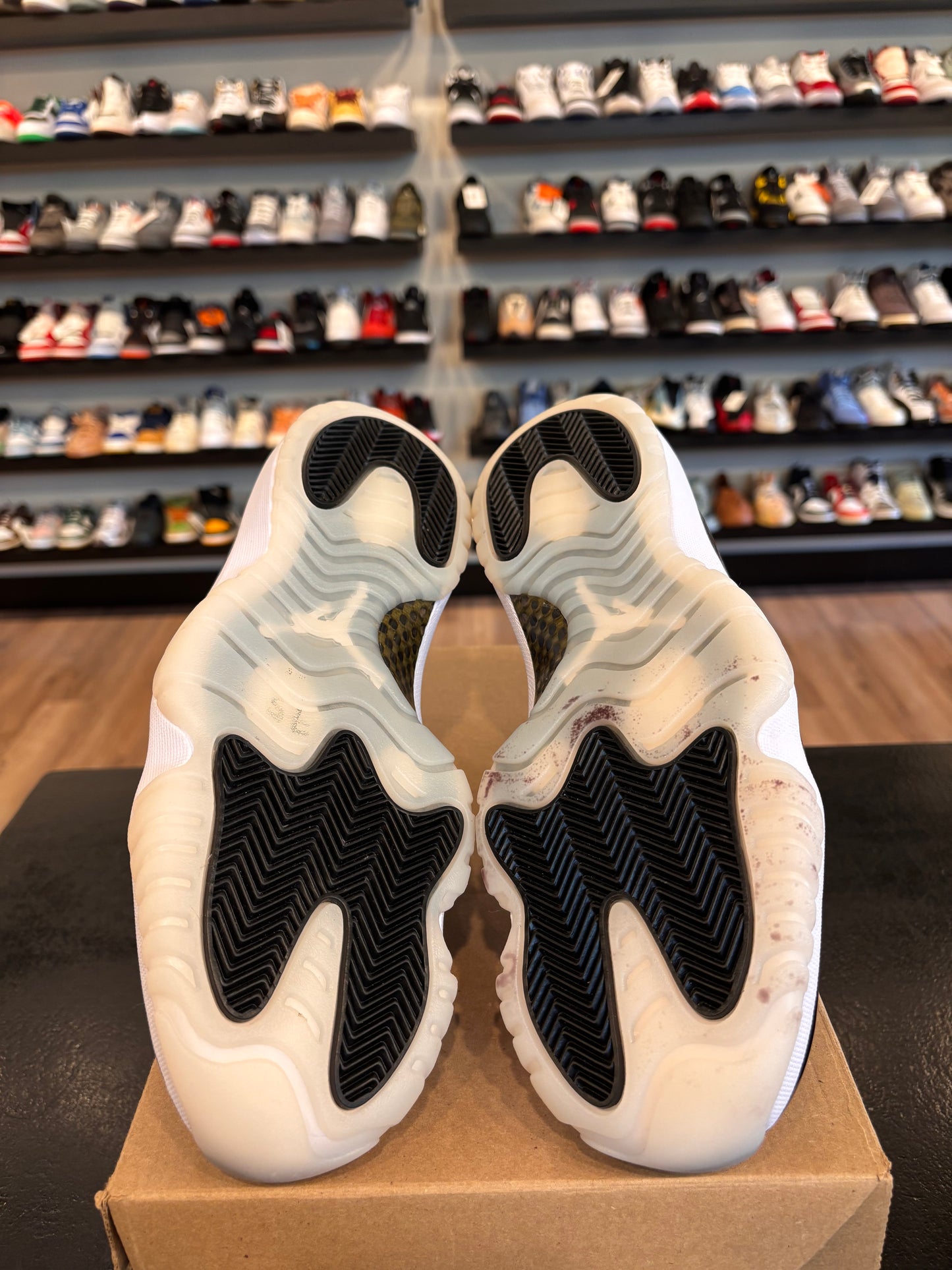 Jordan 11 Gratitude Size 10 Pre-Owned (No Box)
