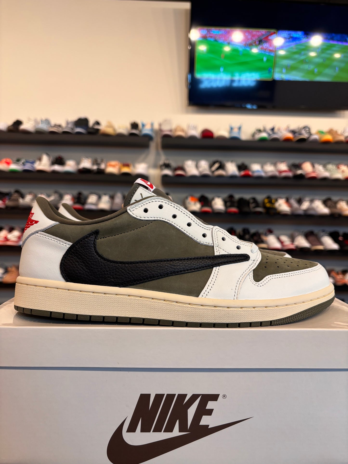 Jordan 1 Low Travis Scott Medium Olive Size 11 Brand New