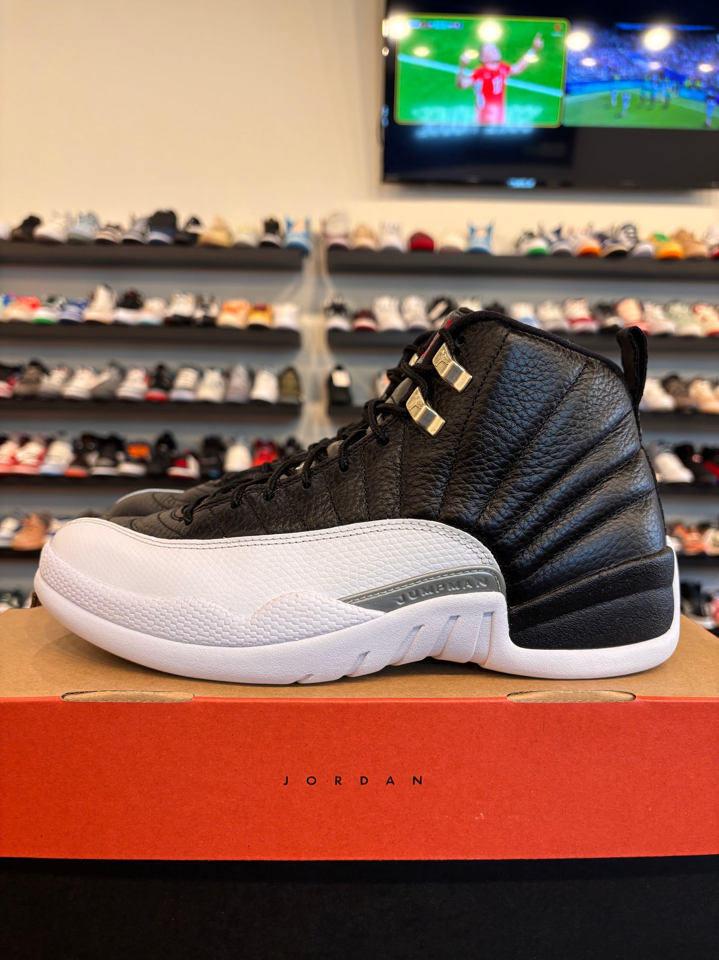 Jordan 12 Playoff Size 9.5 Pre-Owned