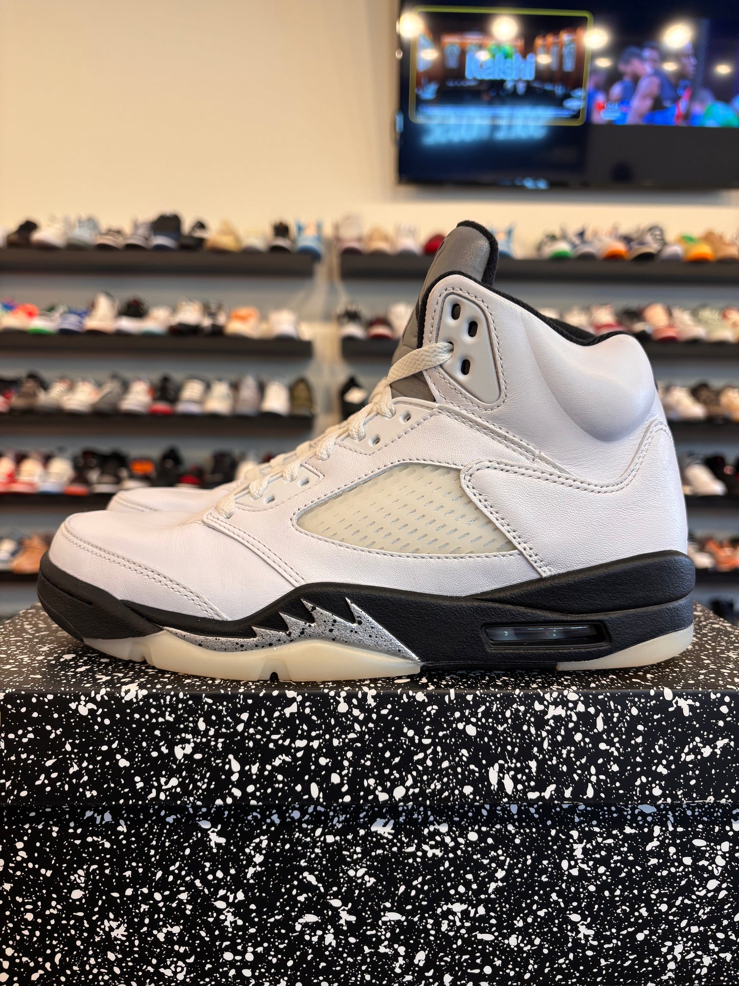 Jordan 5 Reverse Metallic Size 8 Pre-Owned
