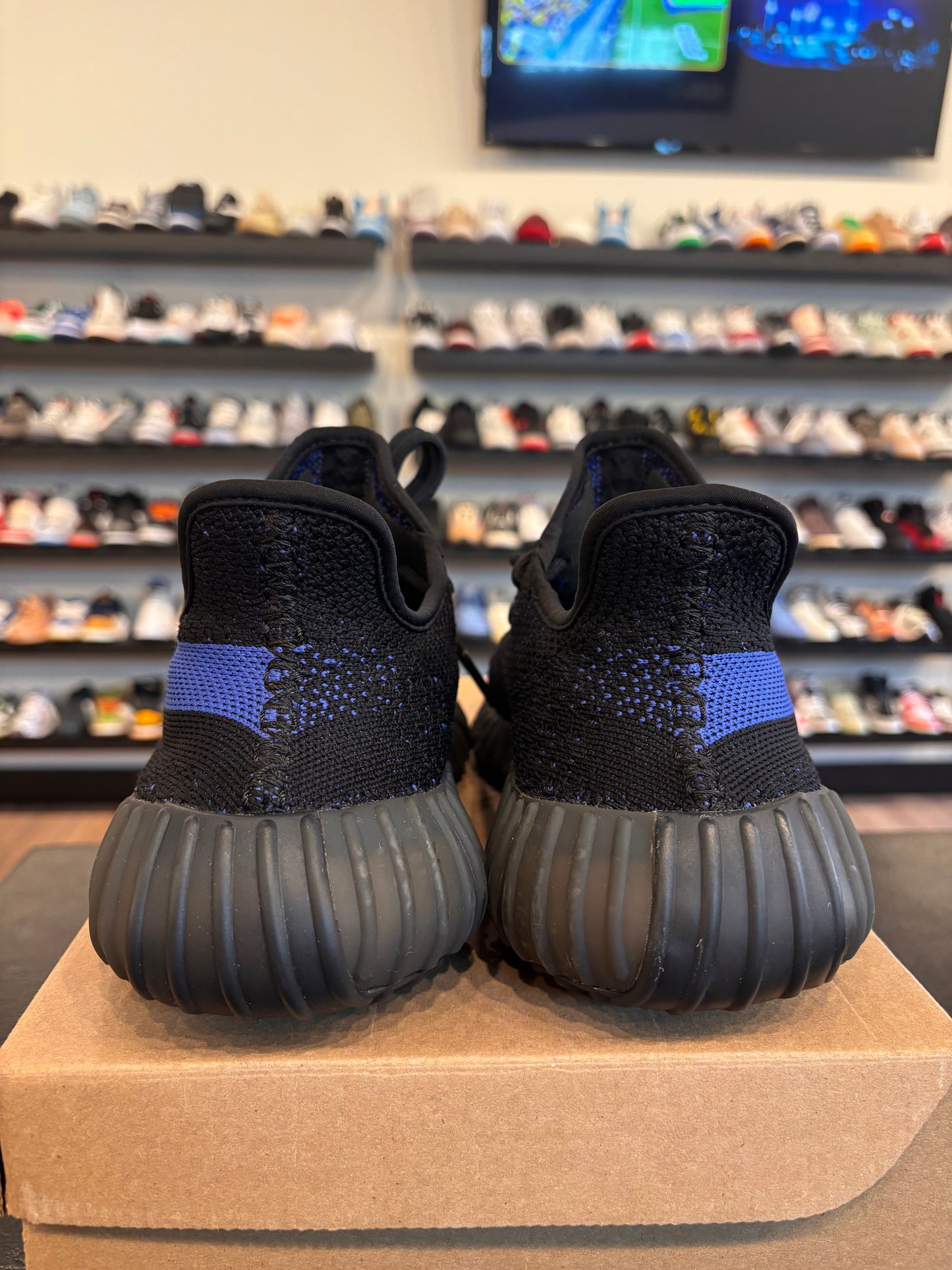 Yeezy 350 V2 Dazzling Blue Size 10.5 Pre-Owned (No Box)
