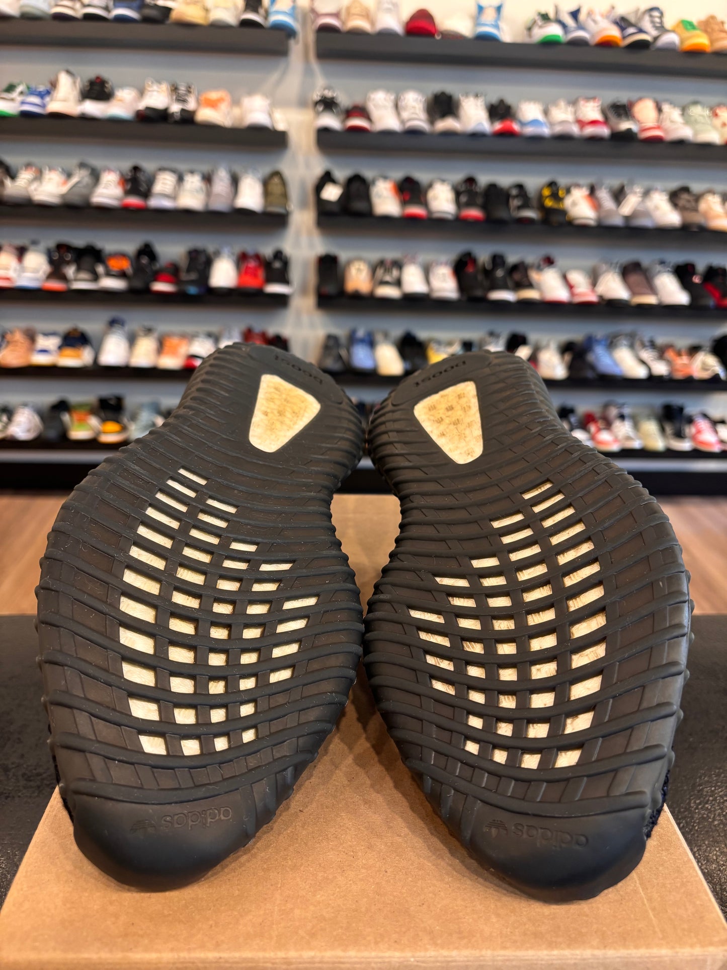 Yeezy 350 V2 Dazzling Blue Size 10.5 Pre-Owned (No Box)