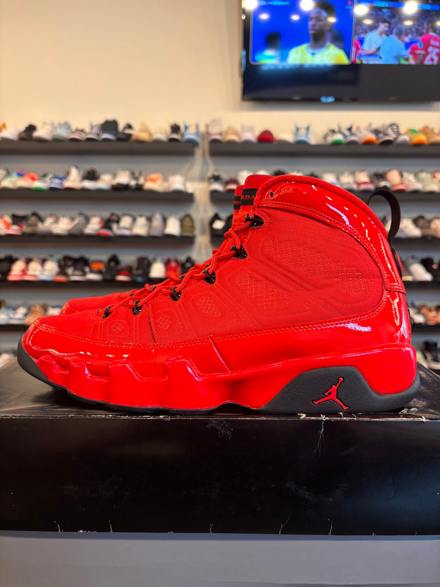 Jordan 9 Chile Red Size 13 Pre-Owned