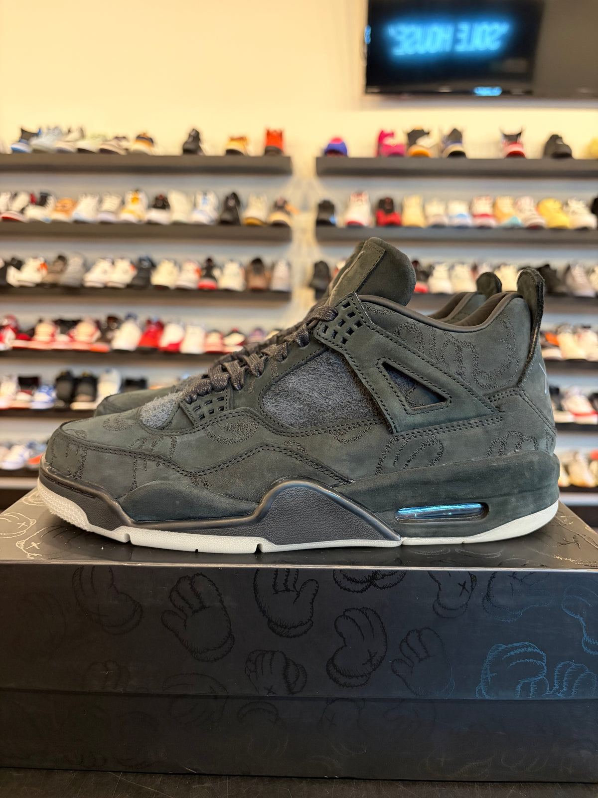 Jordan 4 Kaws Black Size 10 Pre-Owned