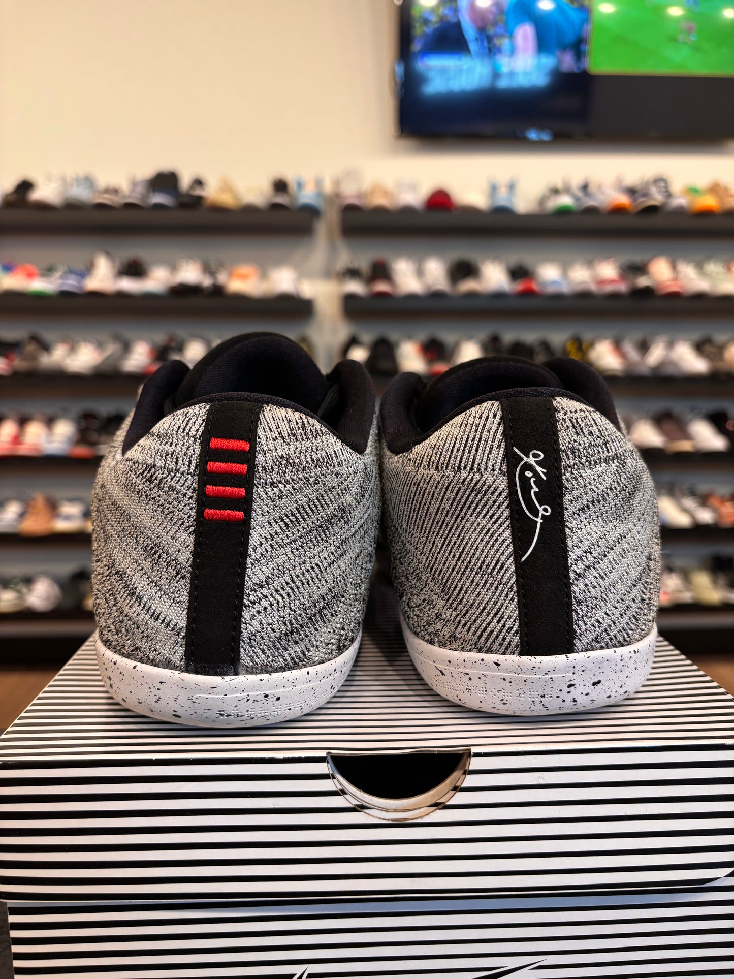 Nike Kobe 11 Elite Low Oreo Size 11 Pre-Owned