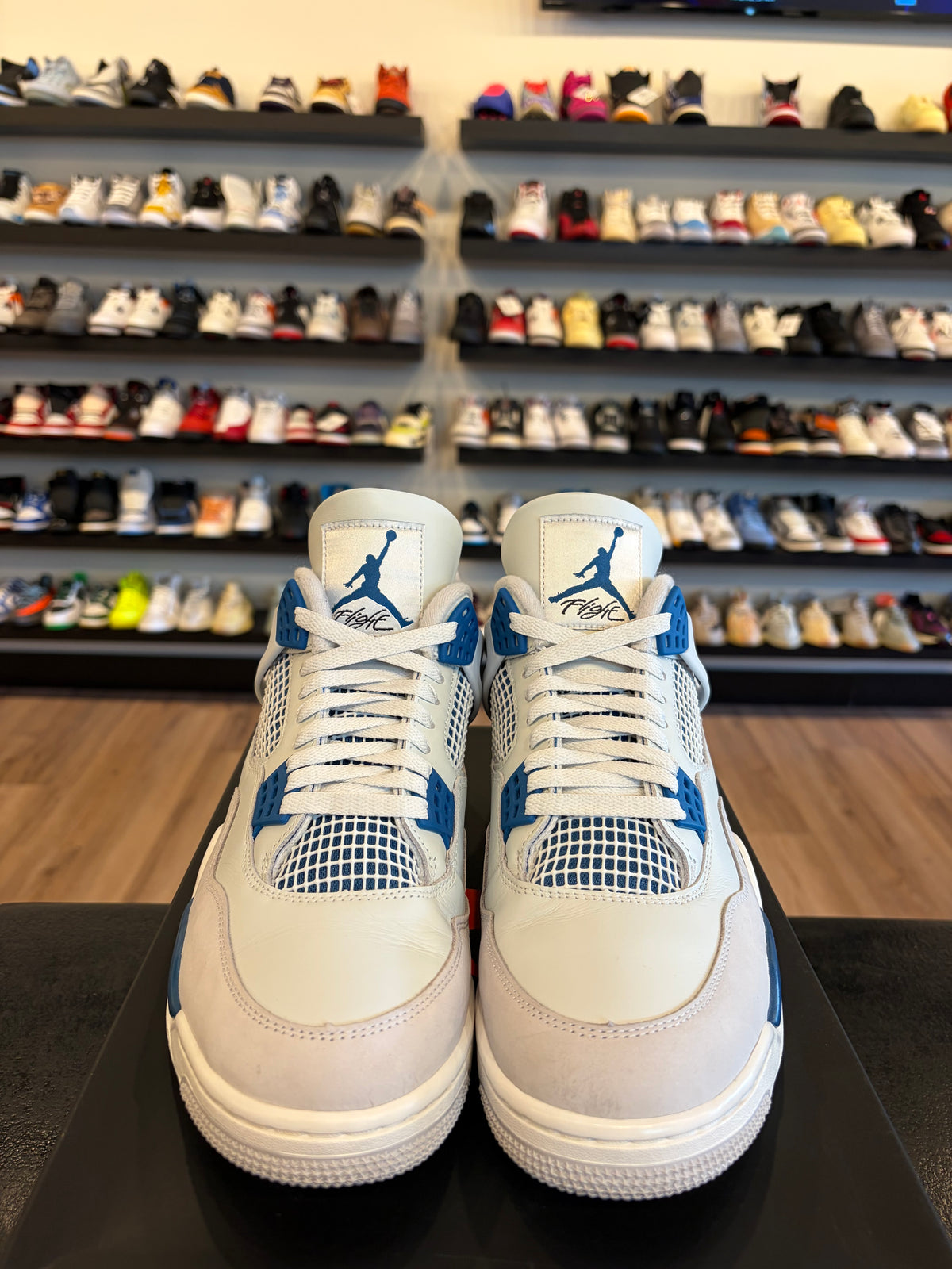 Jordan 4 Military Blue Size 11 Pre-Owned