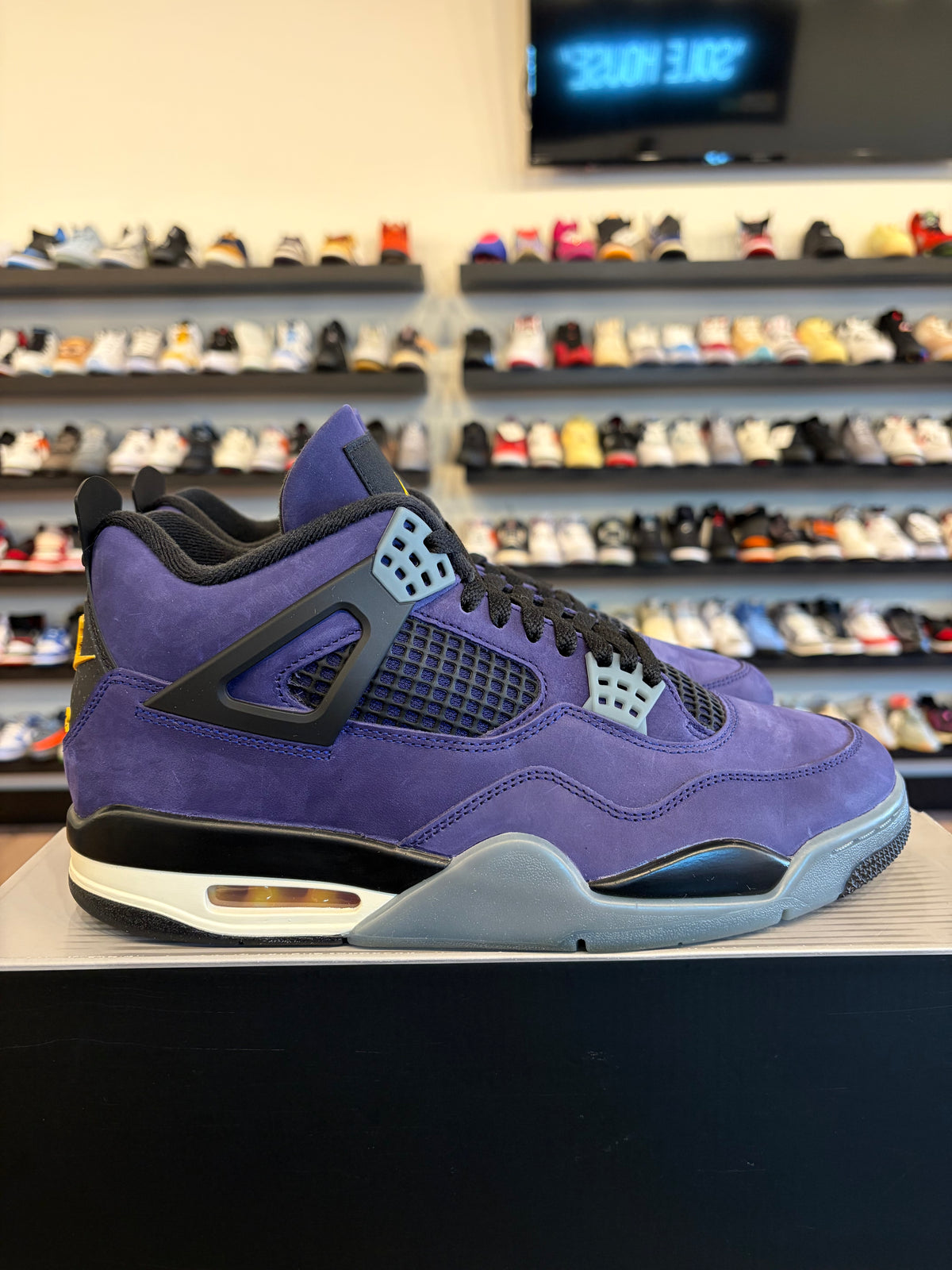 Jordan 4 Lakers Size 10.5 Pre-Owned