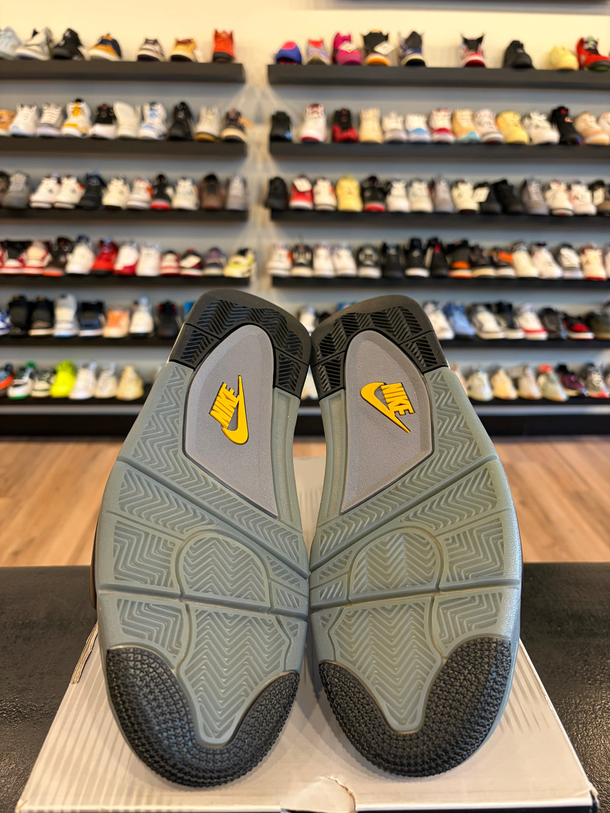 Jordan 4 Lakers Size 10.5 Pre-Owned