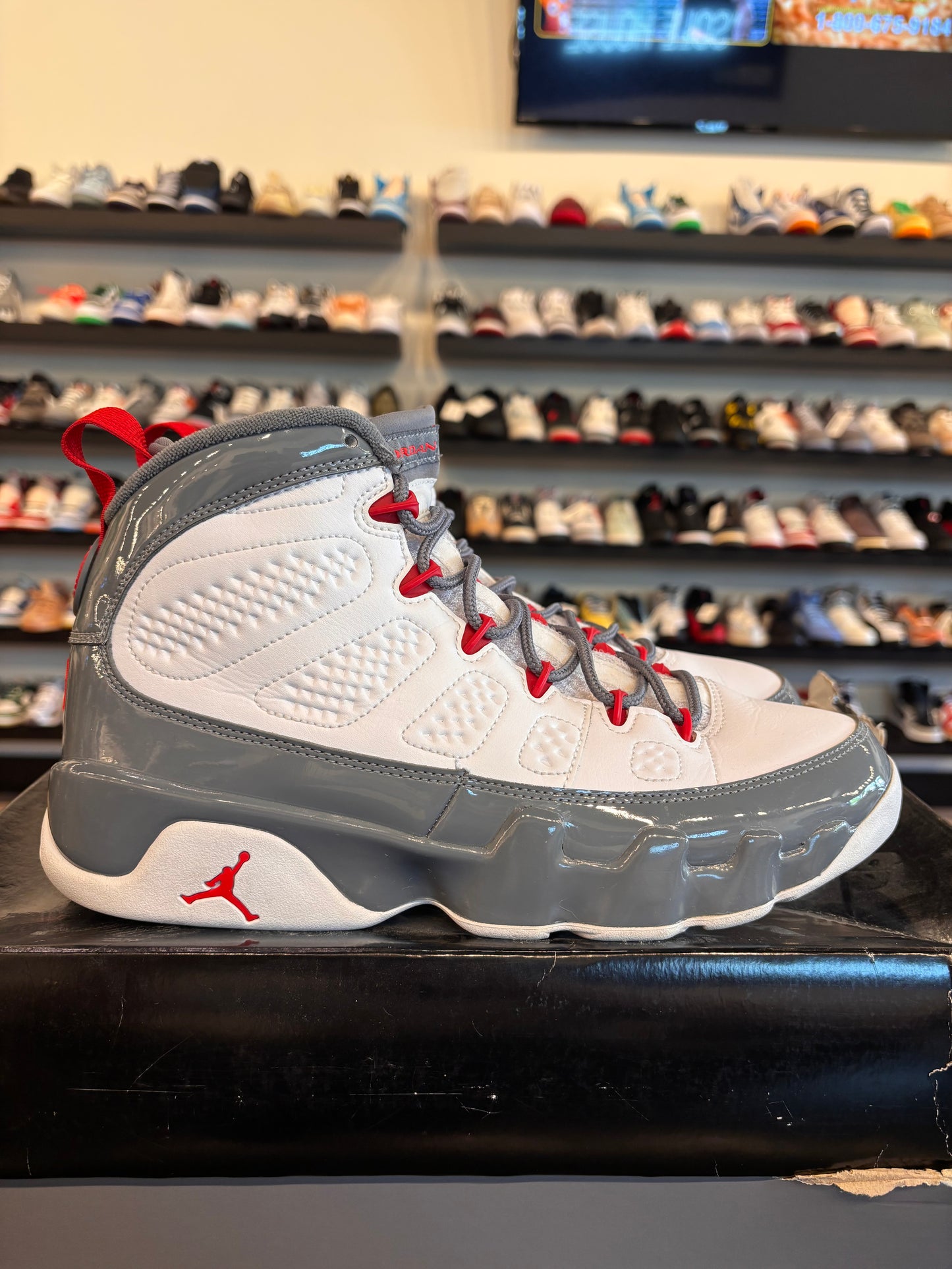 Jordan 9 Fire Red Size 9 Pre-Owned