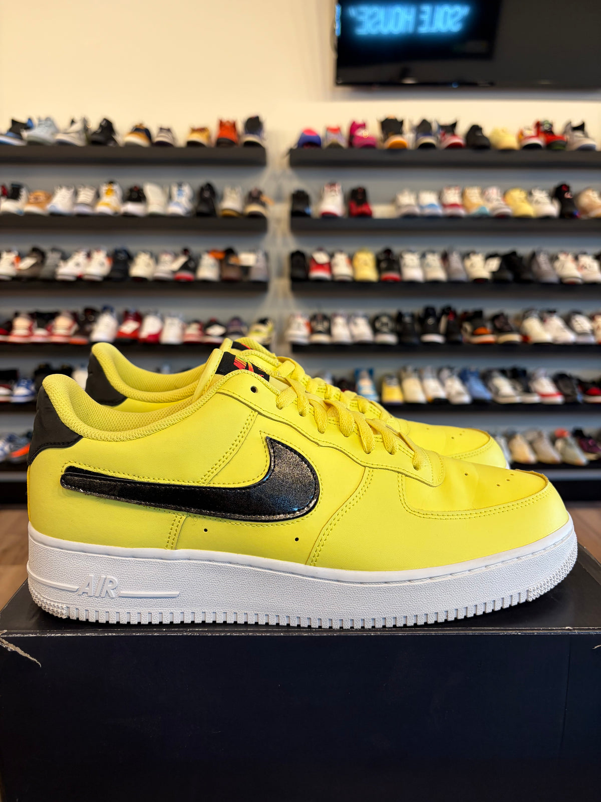 Nike Air Force 1 Low Yellow Pulse Size 13 Pre-Owned