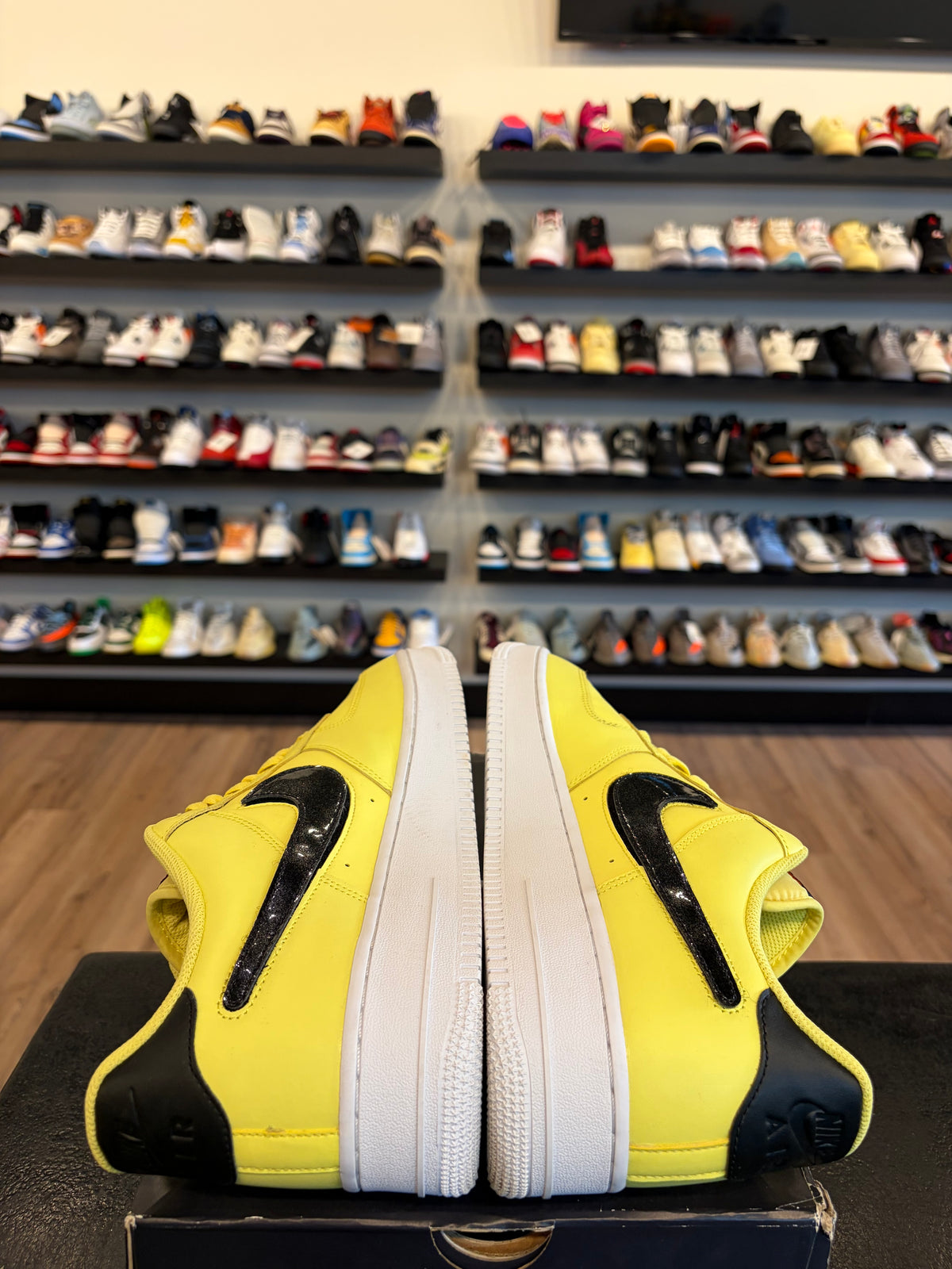 Nike Air Force 1 Low Yellow Pulse Size 13 Pre-Owned