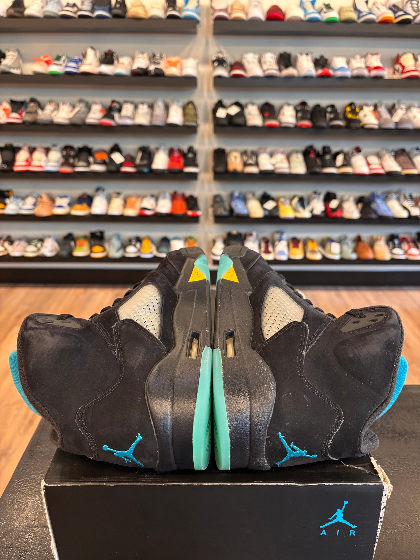 Jordan 5 Aqua Size 9 Pre-Owned