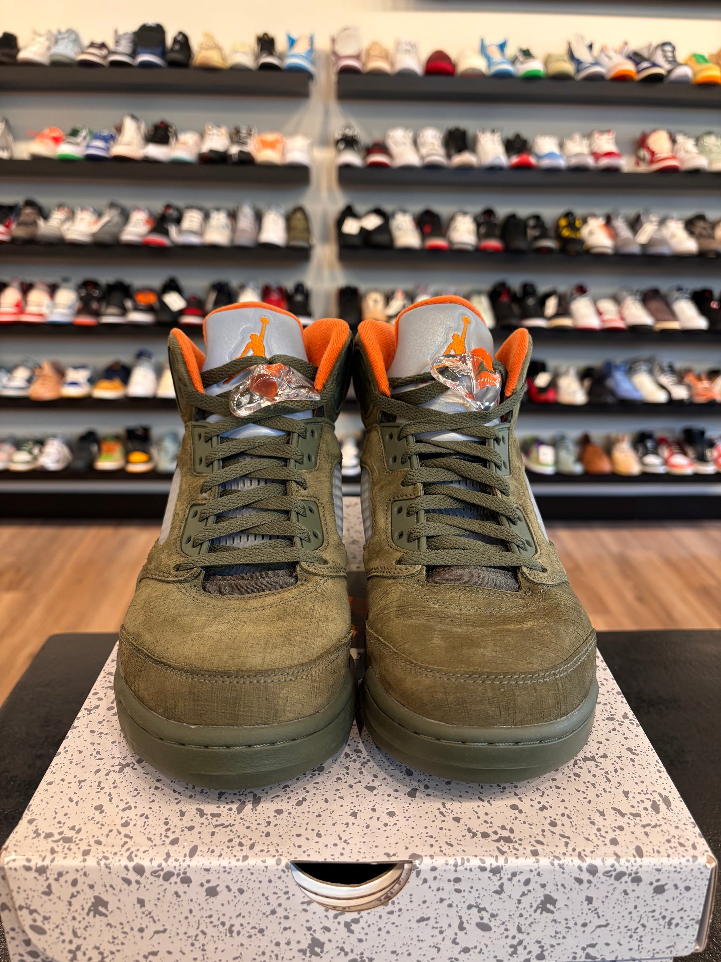 Jordan 5 Olive Size 8 Pre-Owned