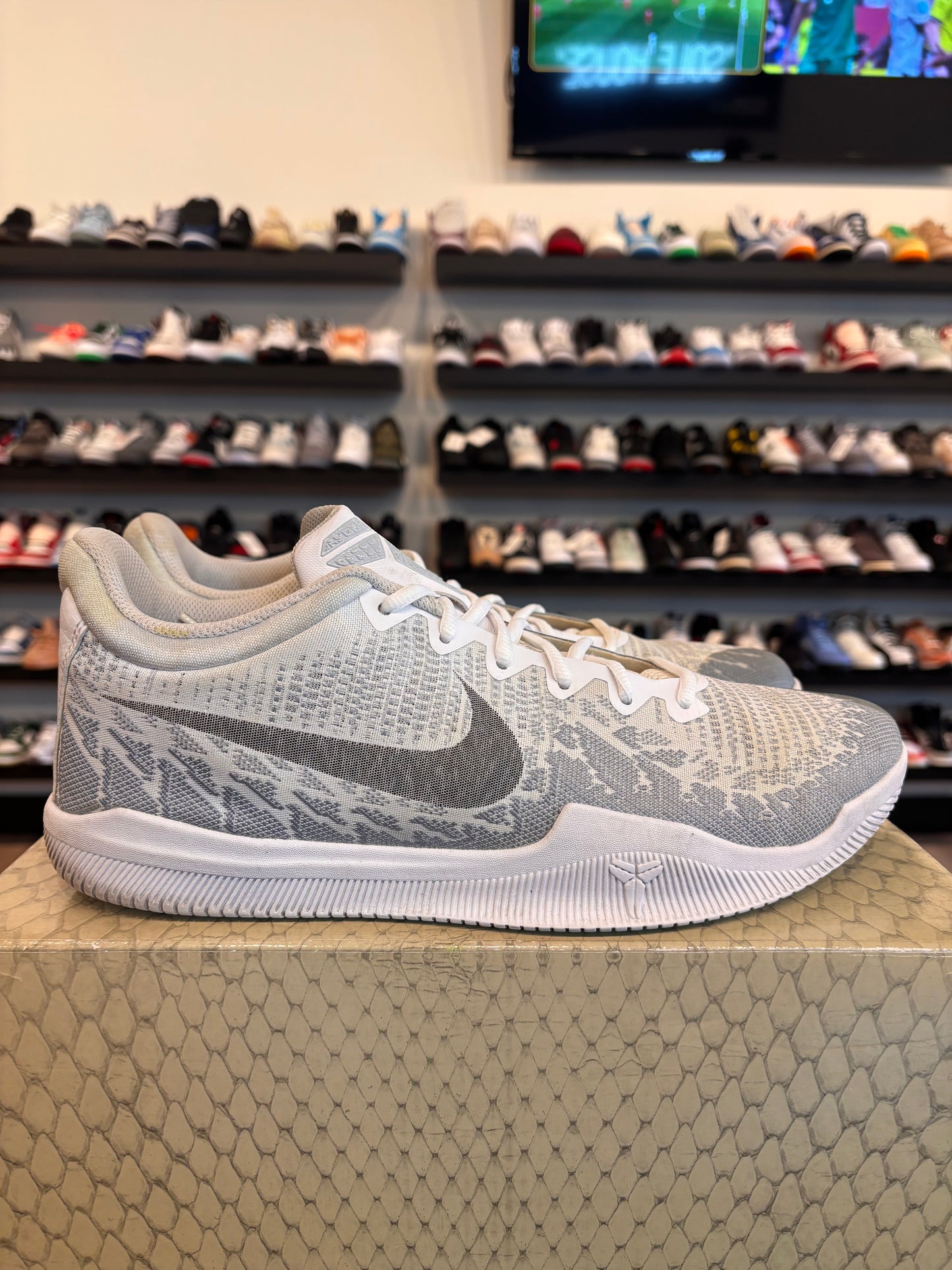 Nike Mamba Rage Pure Platinum Size 11.5 Pre-Owned