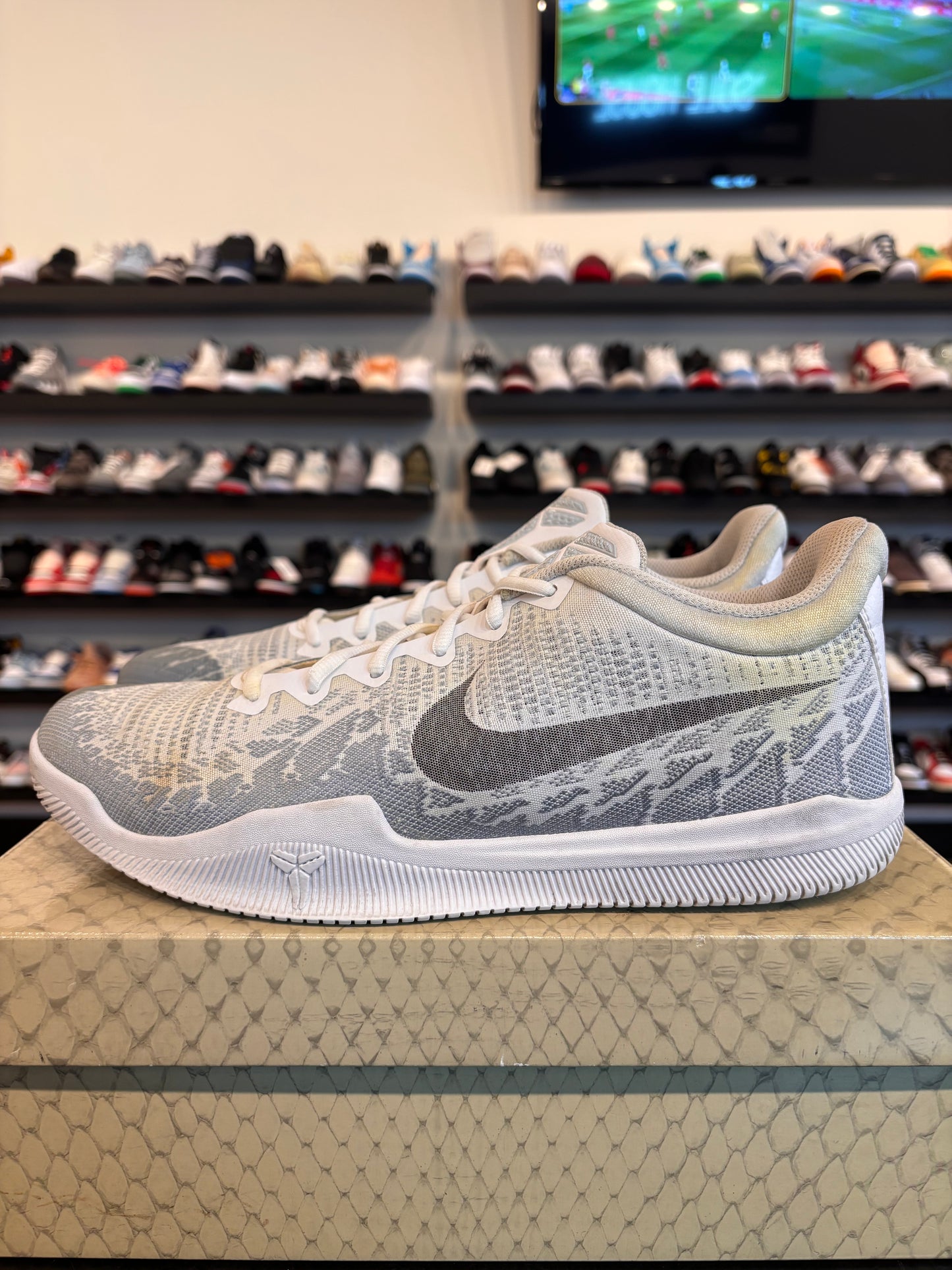 Nike Mamba Rage Pure Platinum Size 11.5 Pre-Owned