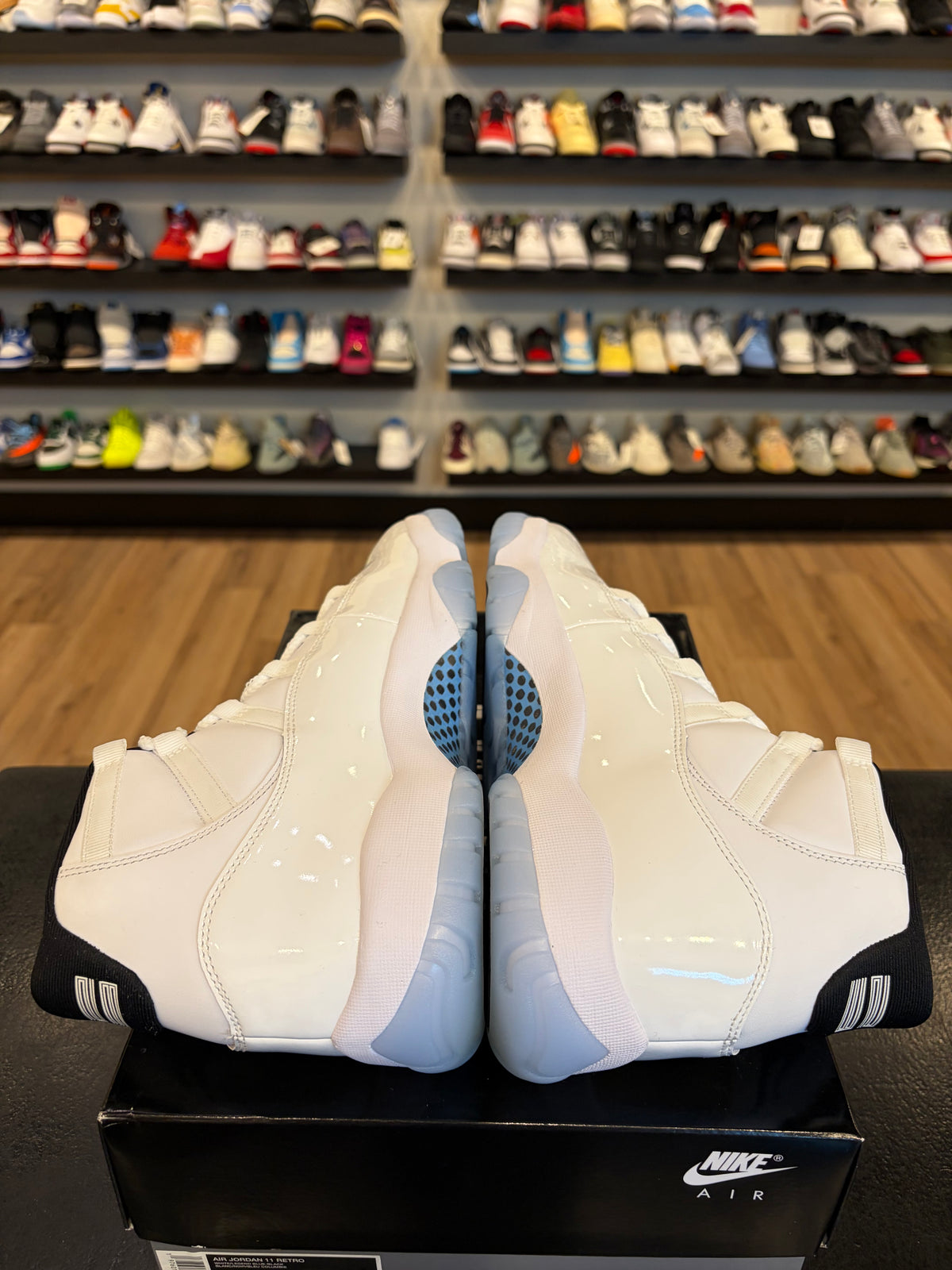 Jordan 11 Legend Blue 2024 Size 10 Pre-Owned