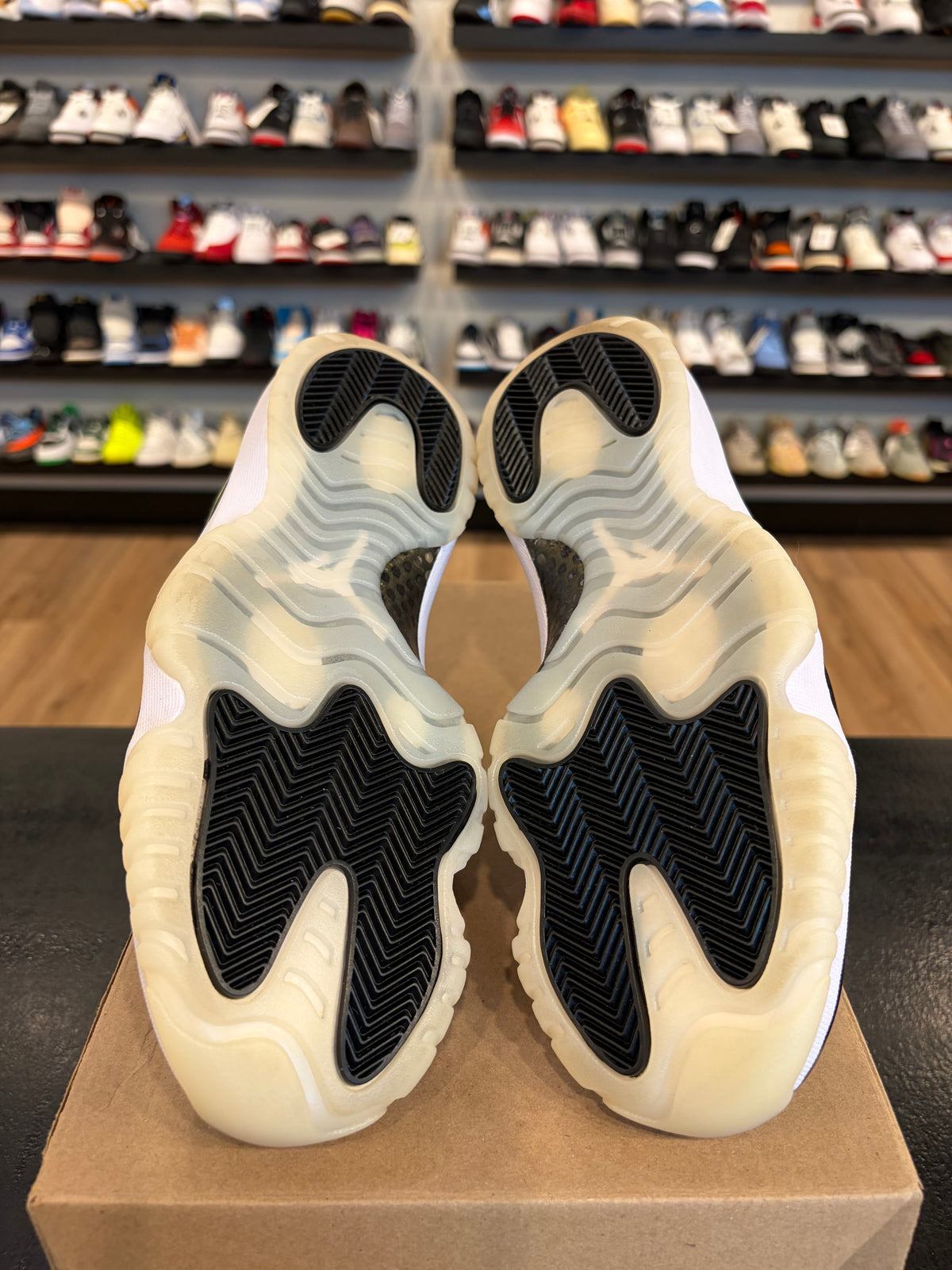 Jordan 11 Gratitude Size 8 Pre-Owned (No Box)