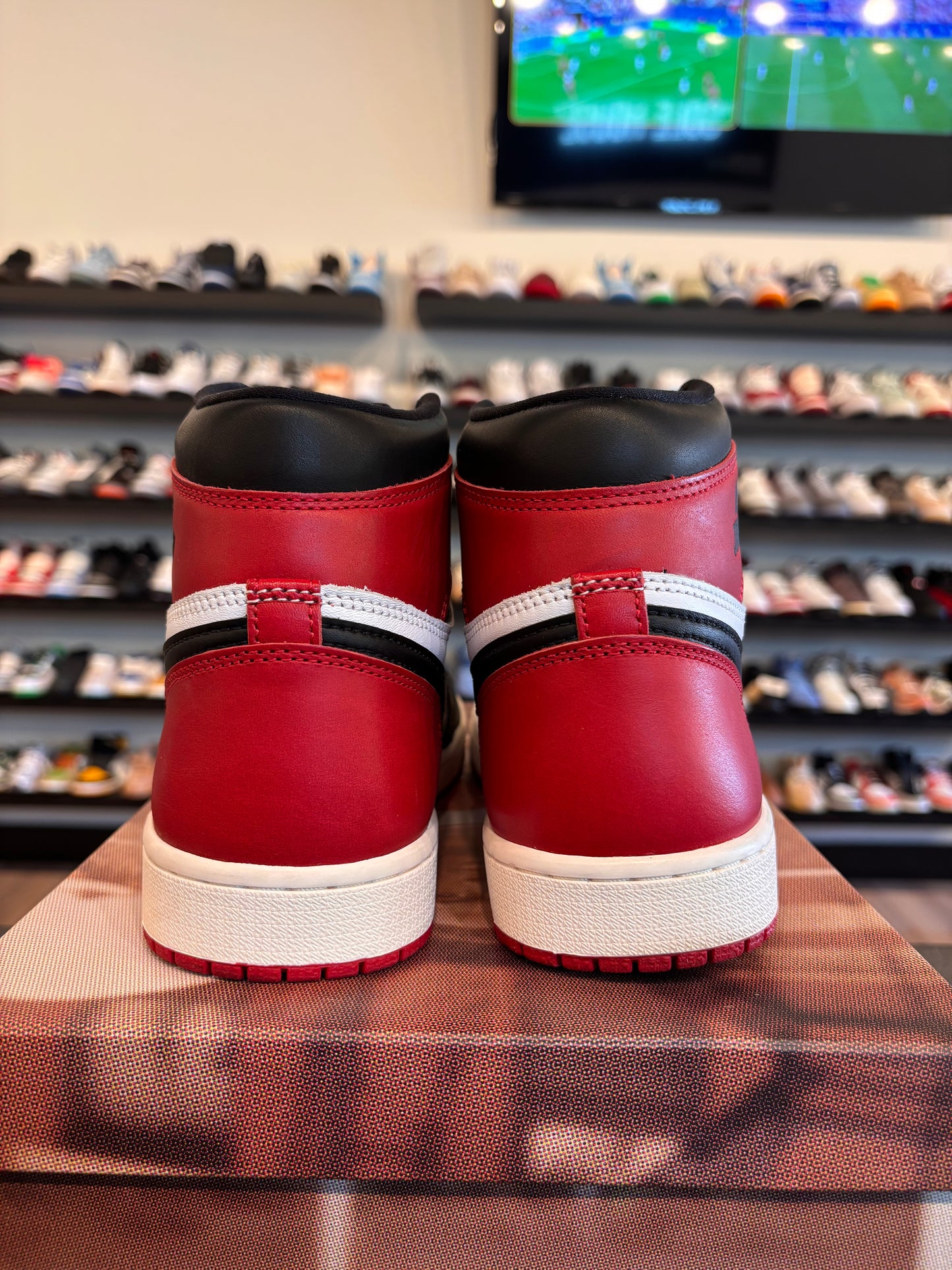 Jordan 1 Reimagined Black Toe Size 8.5 Pre-Owned