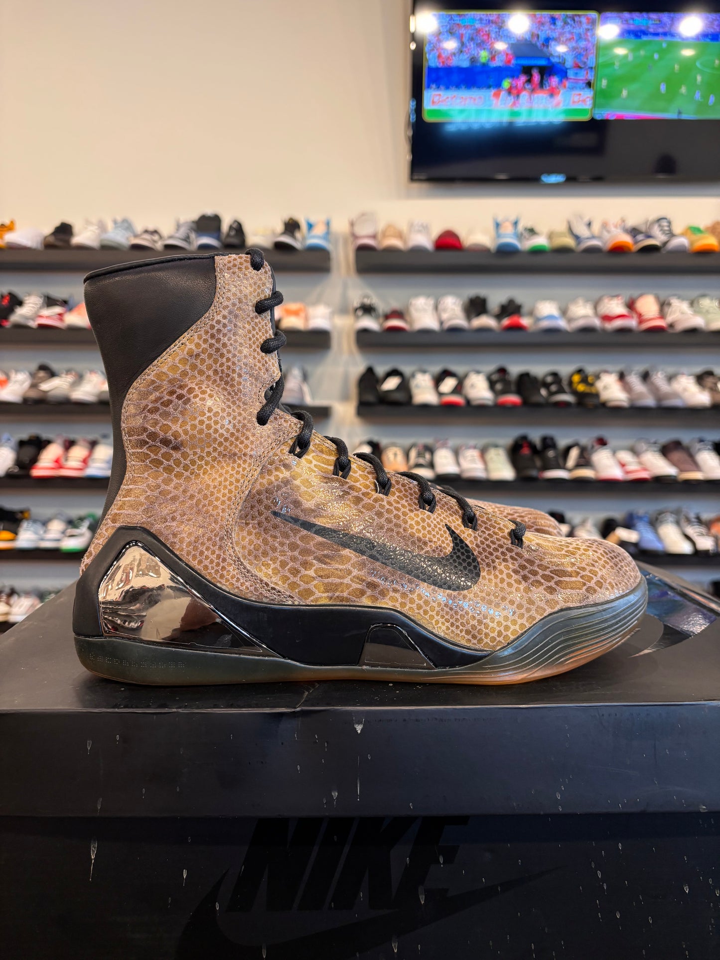 Nike Kobe 9 EXT Snakeskin Size 10 Brand New