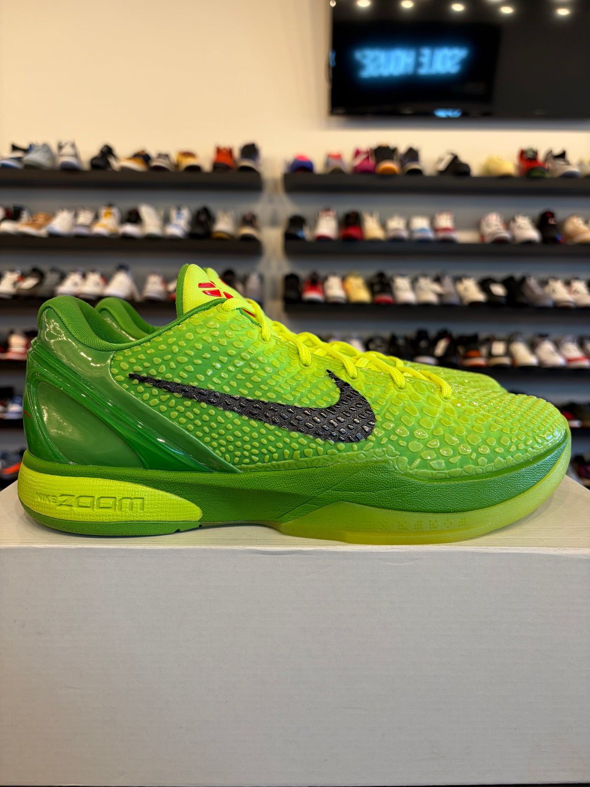 Nike Kobe 6 Protro Reverse Grinch Size 11 Pre-Owned (No Box)