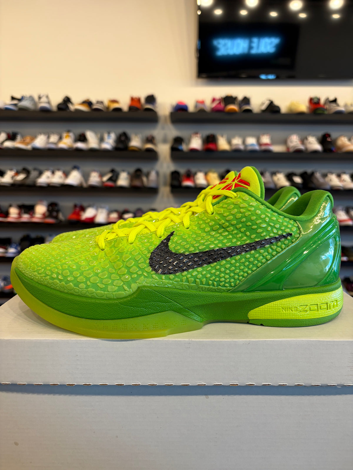 Nike Kobe 6 Protro Reverse Grinch Size 11 Pre-Owned (No Box)