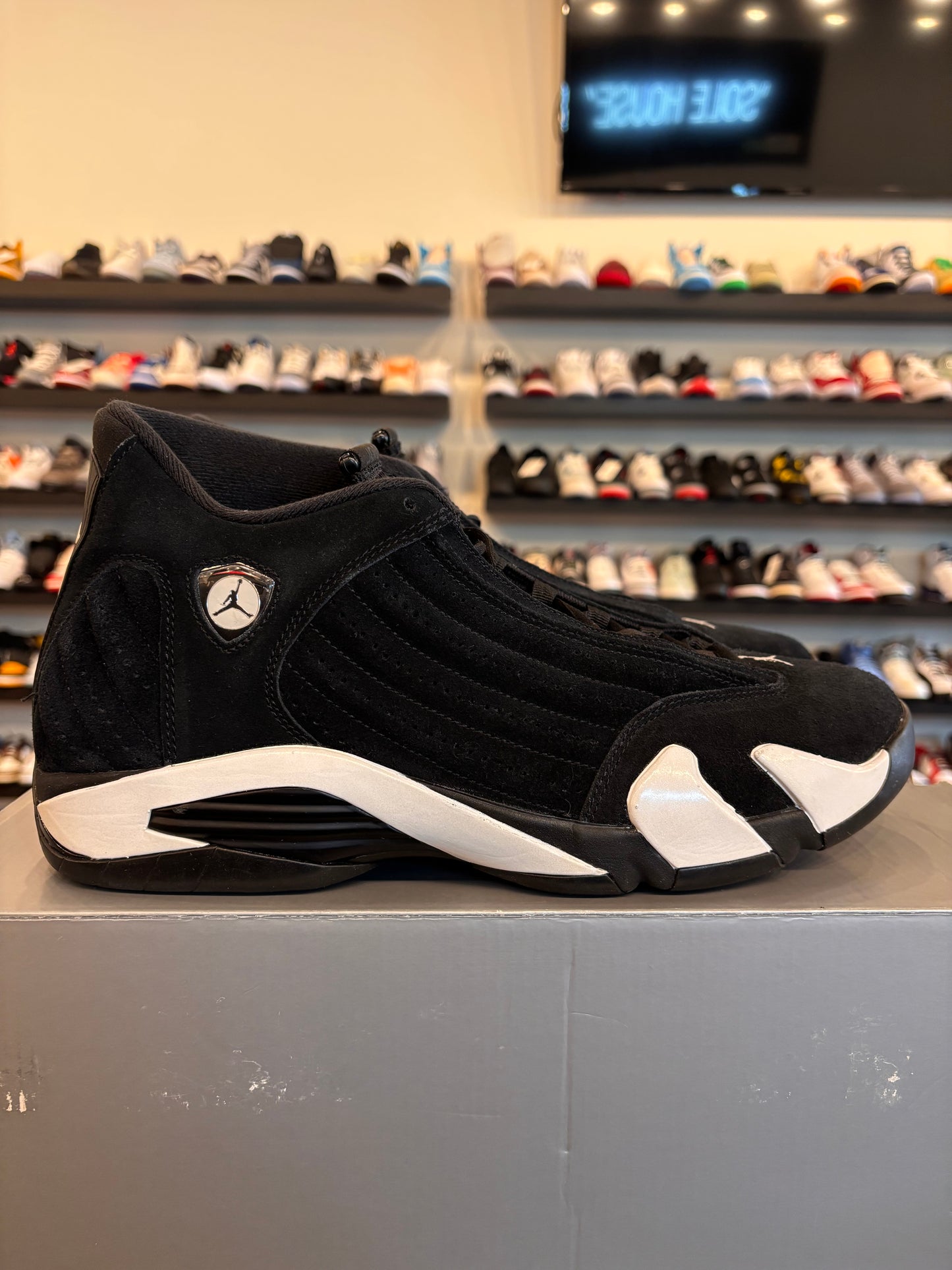 Jordan 14 White Thunder Size 13 Pre-Owned