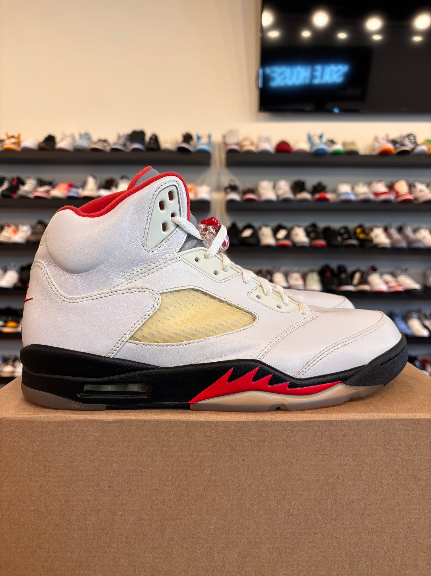 Jordan 5 Fire Red 2020 Size 11.5 Pre-Owned (No Box)