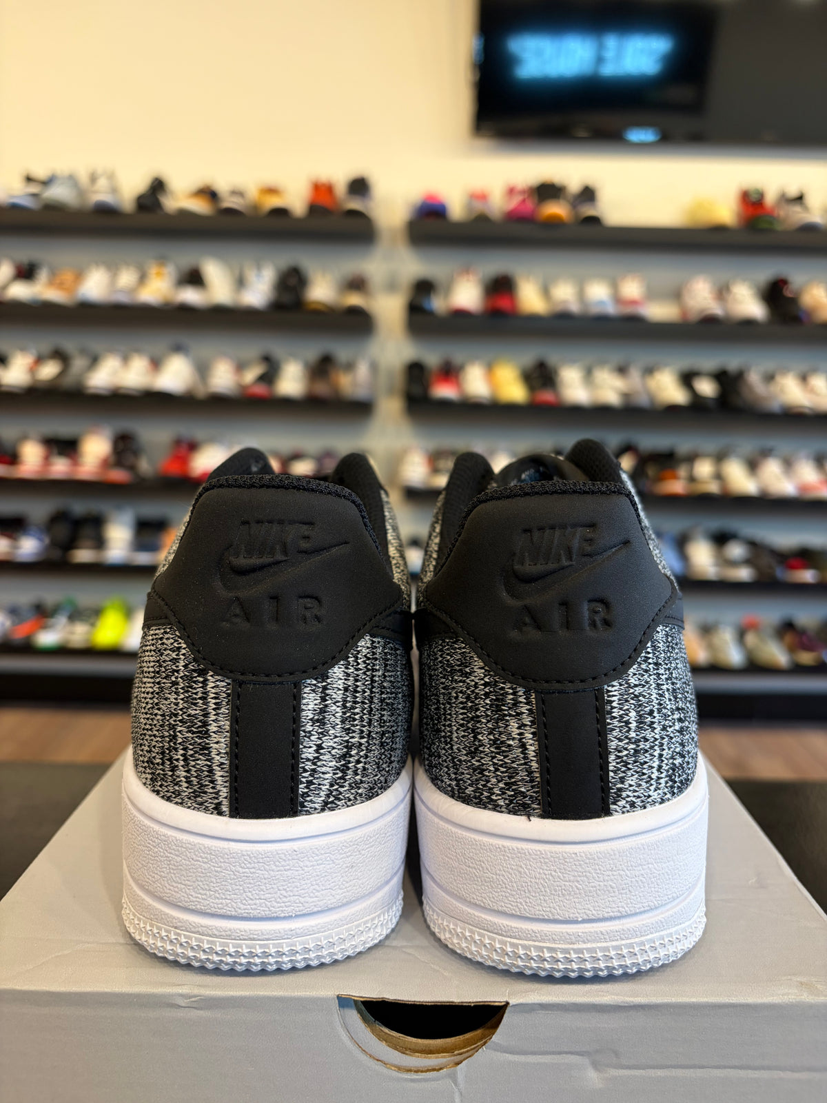 Nike Air Force 1 Low Flyknit Oreo Size 11 Brand New