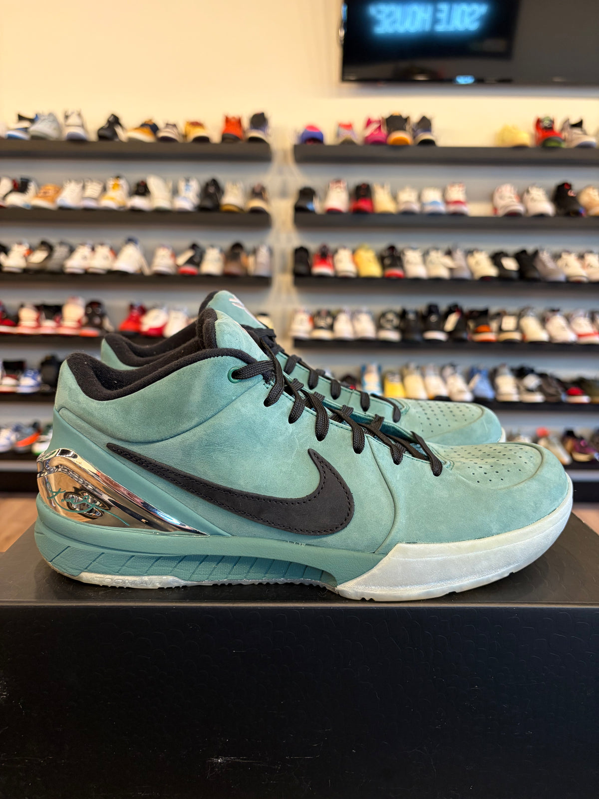 Nike Kobe 4 Girl Dad Size 11 Pre-Owned