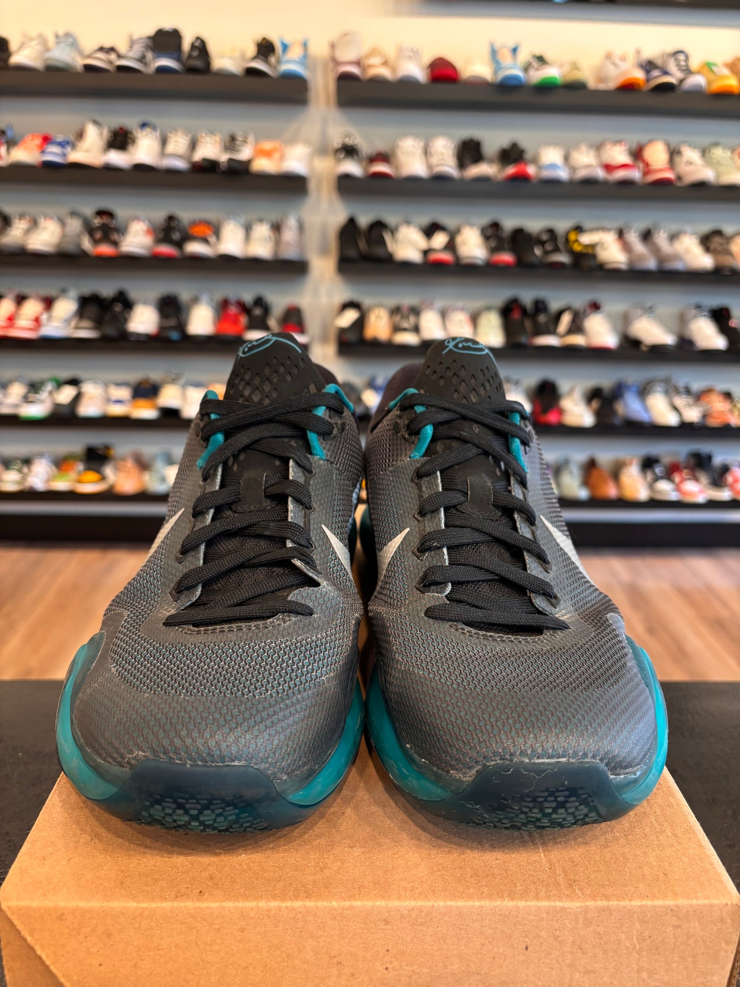 Nike Kobe 10 Low Radiant Emerald Size 11.5 Pre-Owned (No Box)