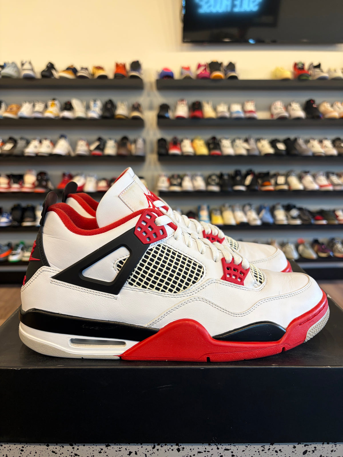 Jordan 4 Fire Red Size 11.5 Pre-Owned
