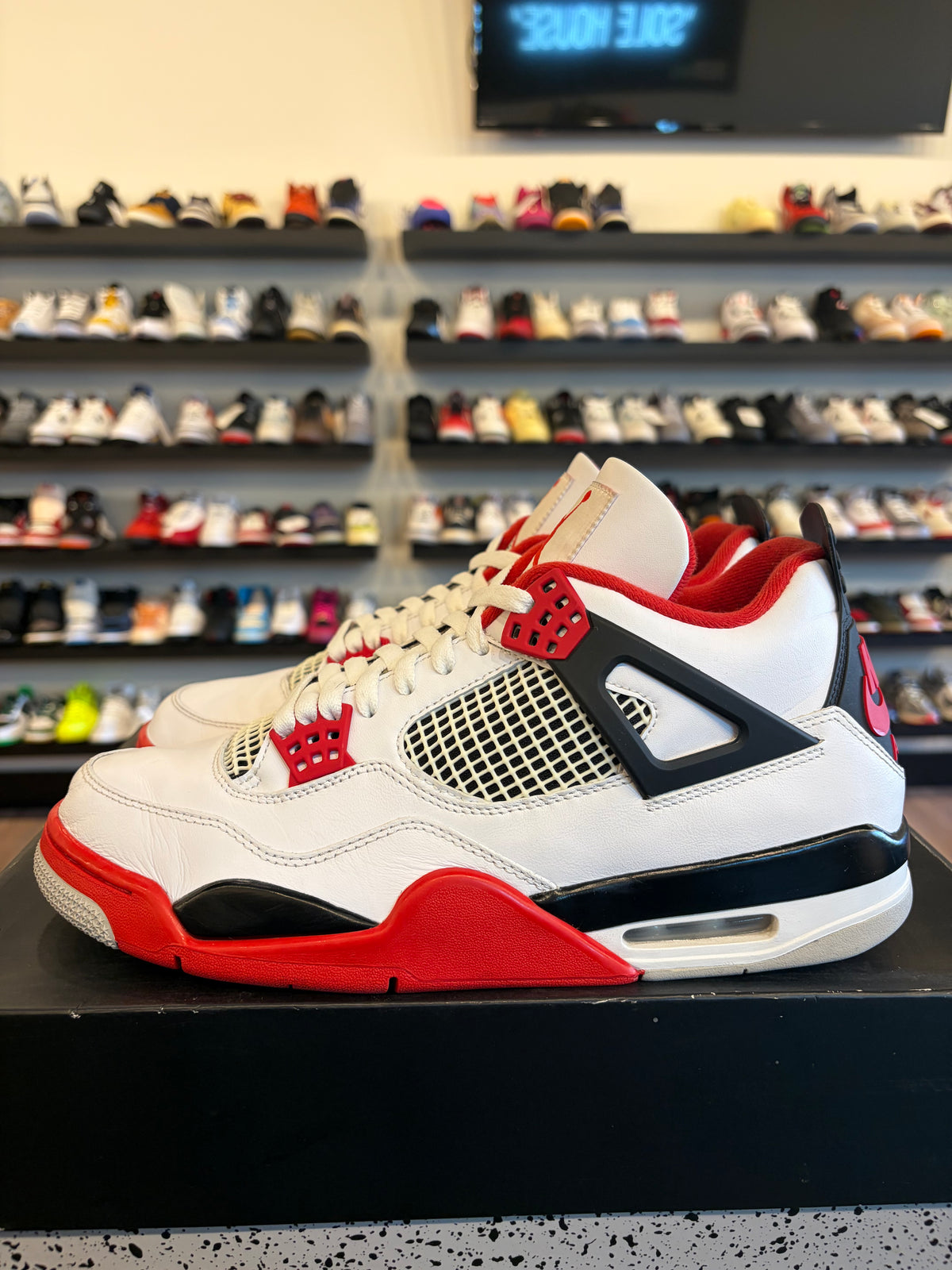 Jordan 4 Fire Red Size 11.5 Pre-Owned