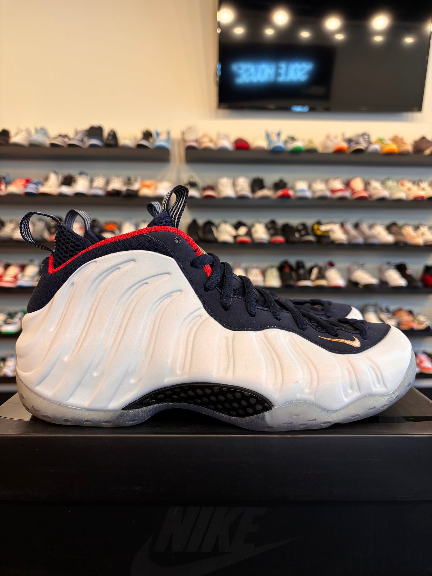 Nike Foamposite Olympic Size 10.5 Pre-Owned