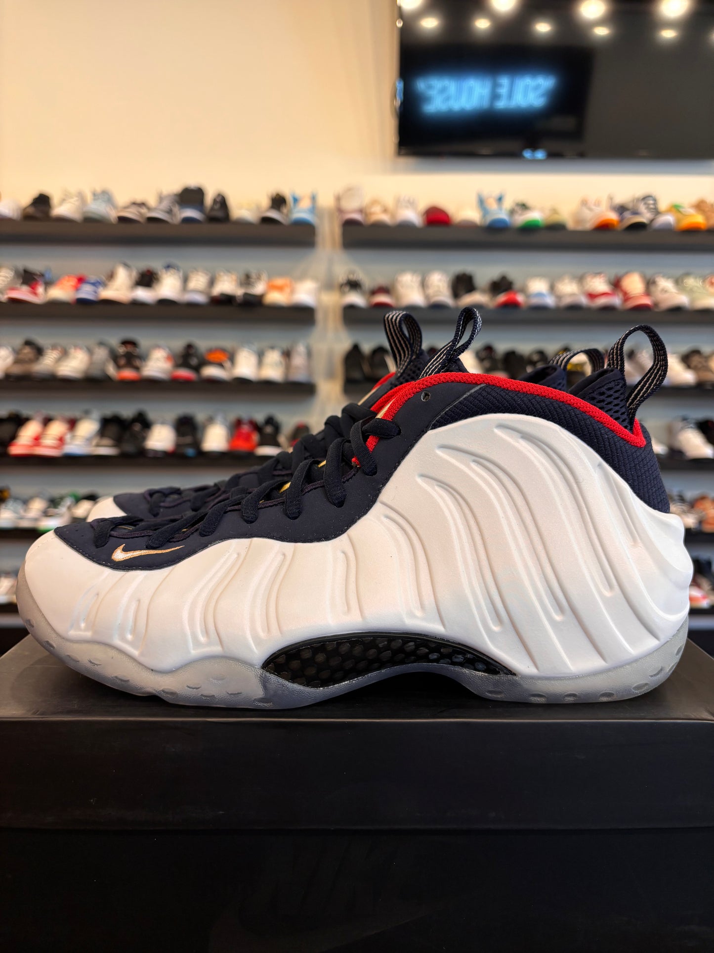 Nike Foamposite Olympic Size 10.5 Pre-Owned