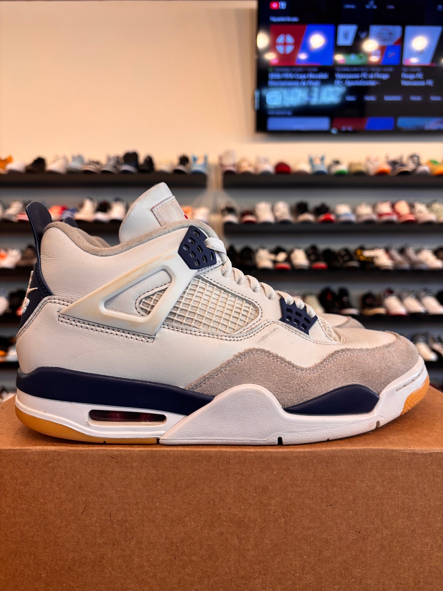 Jordan 4 SB Navy Size 9 Pre-Owned (No Box)