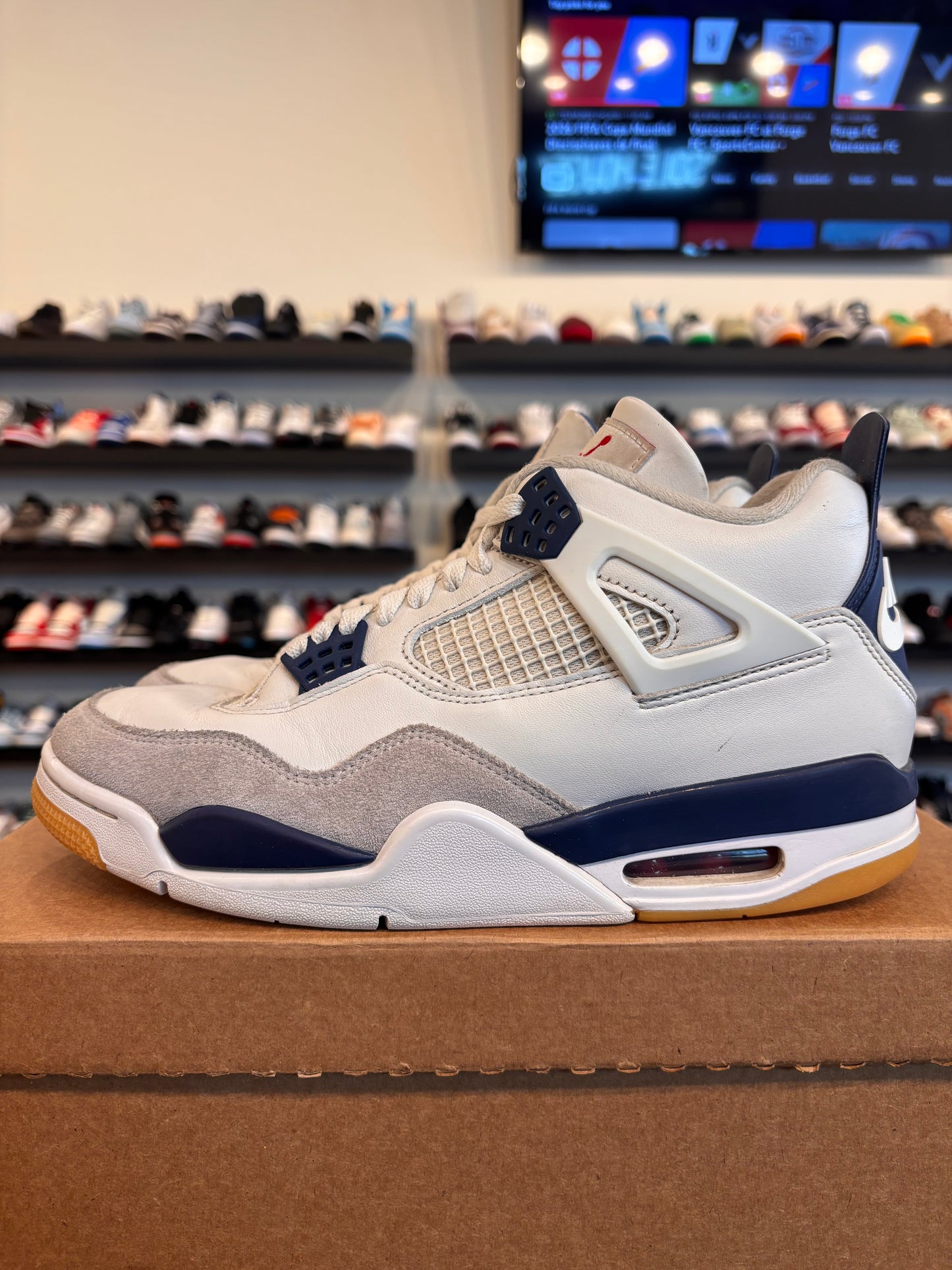 Jordan 4 SB Navy Size 9 Pre-Owned (No Box)