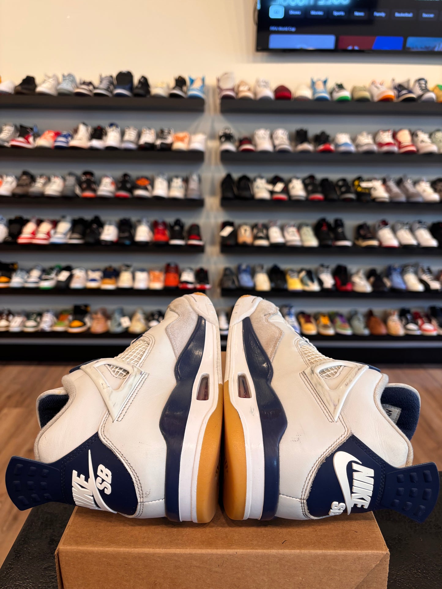 Jordan 4 SB Navy Size 9 Pre-Owned (No Box)
