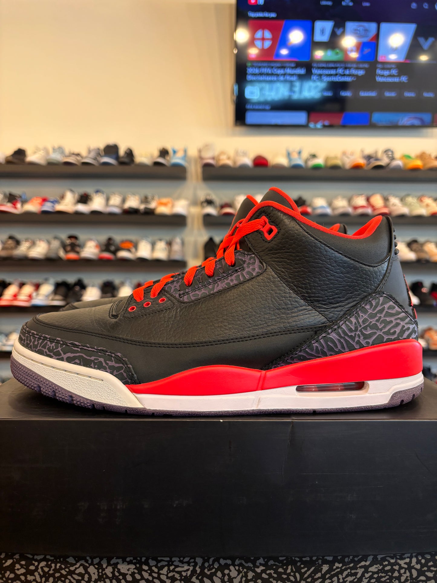 Jordan 3 Crimson Size 12 Pre-Owned