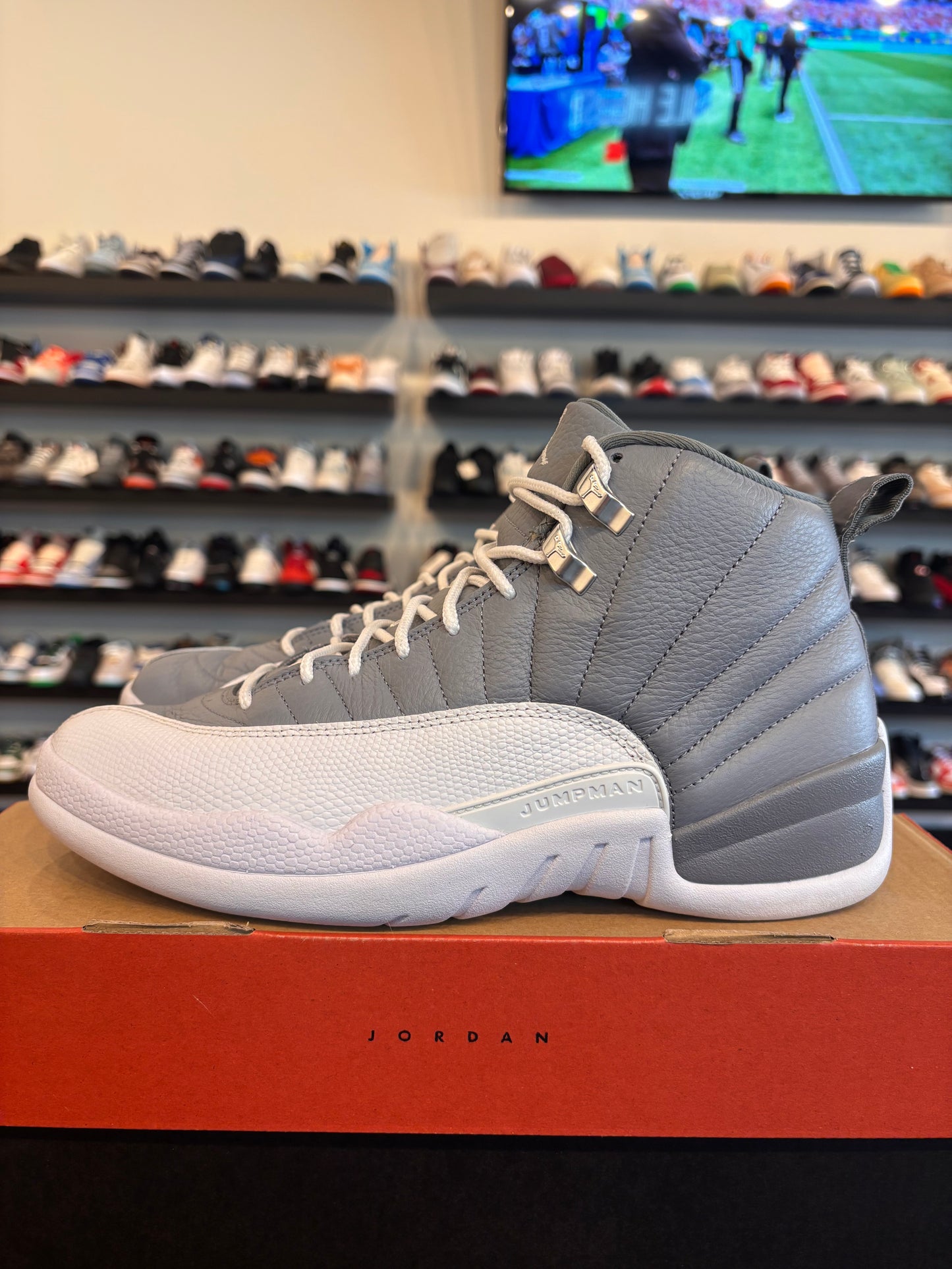 Jordan 12 Stealth Size 9 Pre-Owned