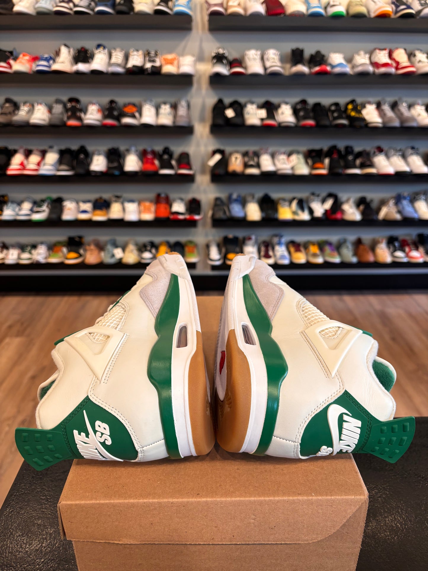 Jordan 4 SB Pine Green Size 8 Pre-Owned (No Box)