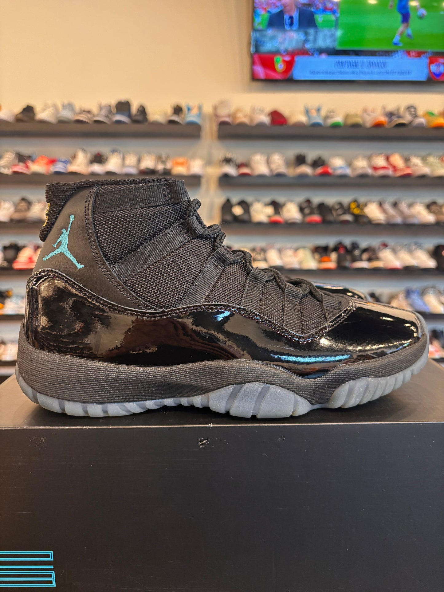 Jordan 11 Gamma 2025 Size 8.5 Pre-Owned