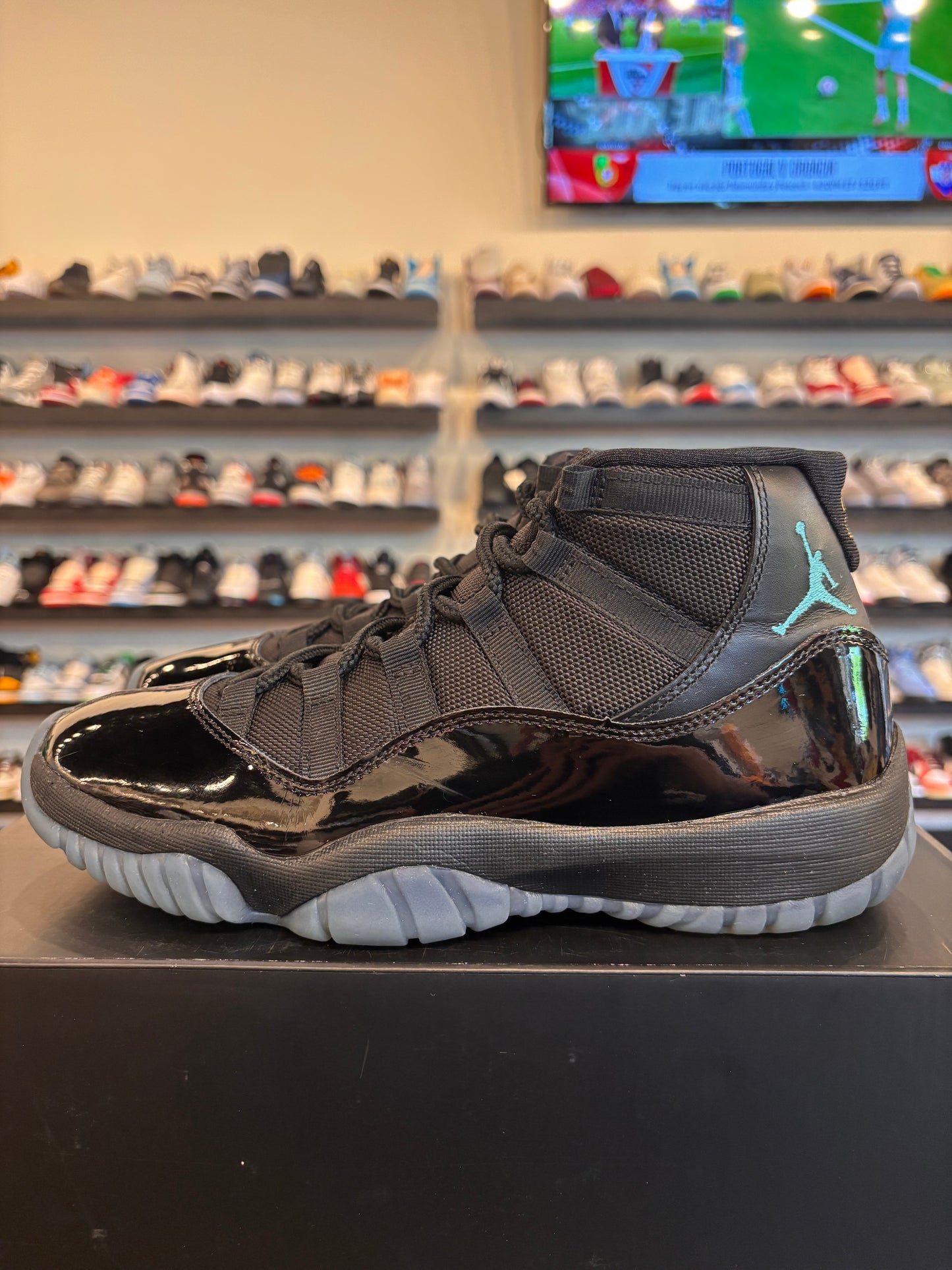 Jordan 11 Gamma 2025 Size 8.5 Pre-Owned