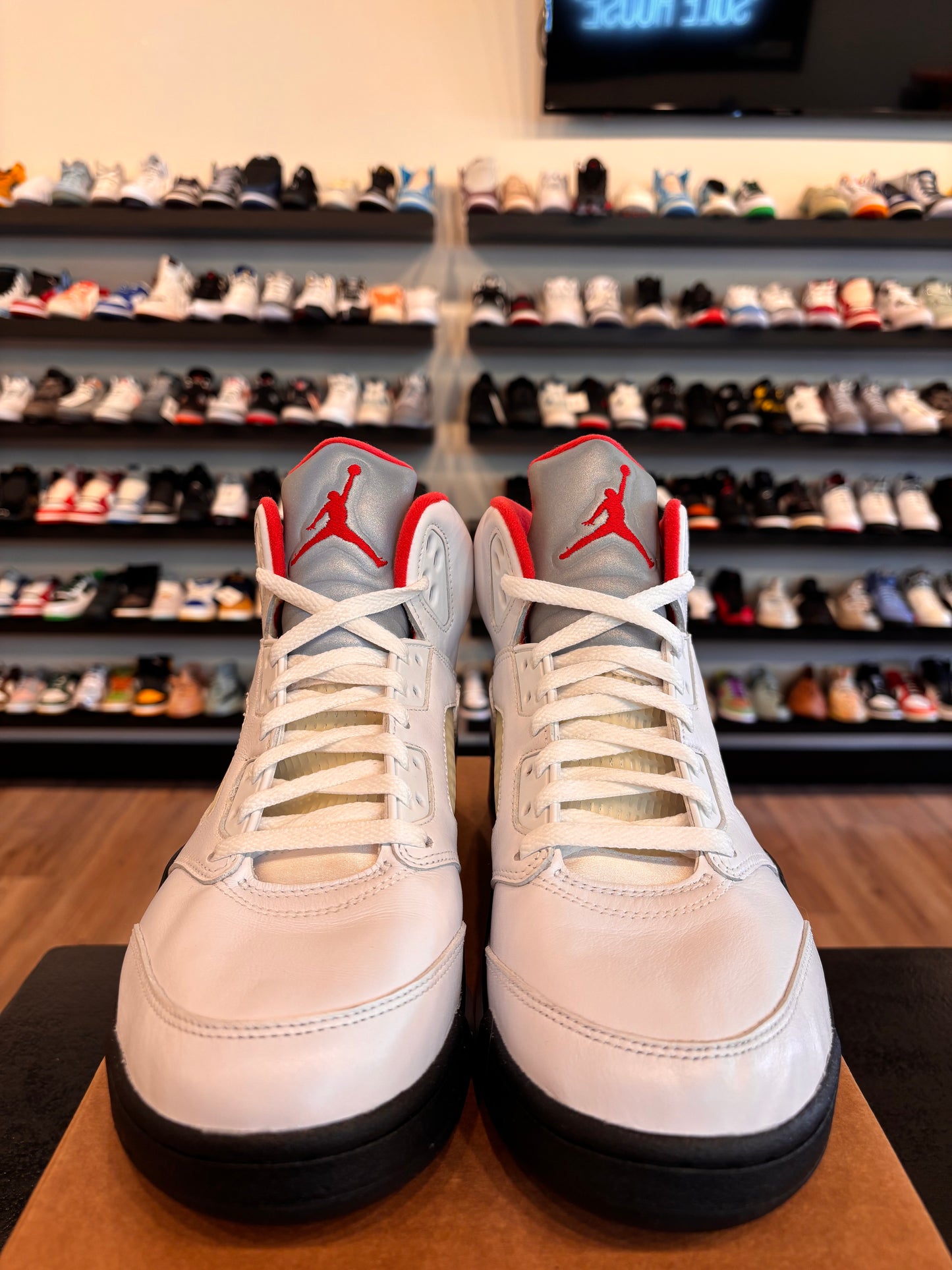 Jordan 5 Fire Red 2020 Size 9.5 Pre-Owned (No Box)