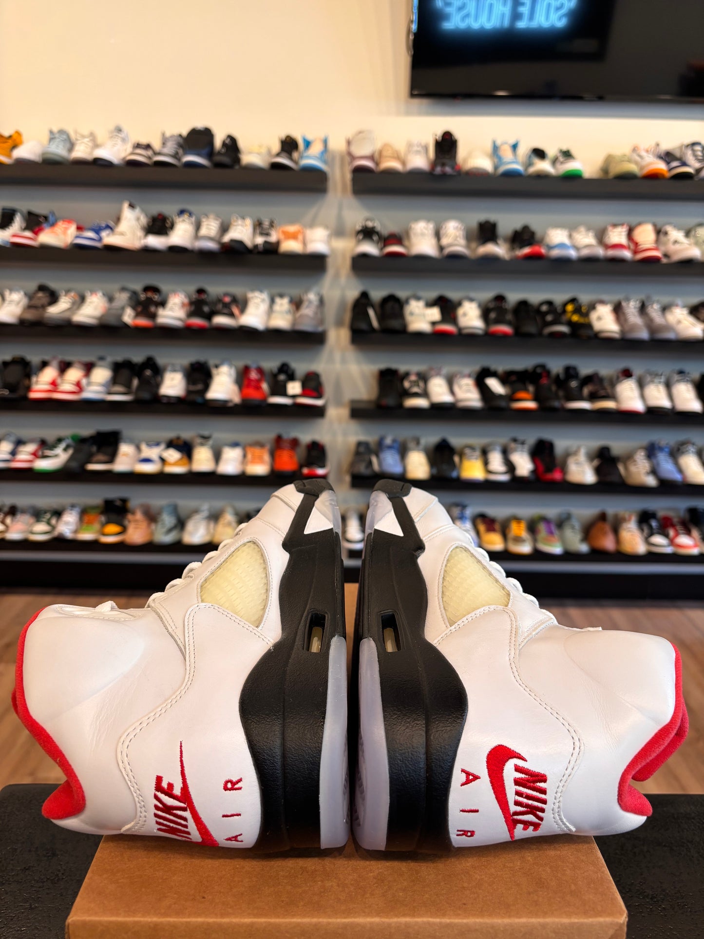 Jordan 5 Fire Red 2020 Size 9.5 Pre-Owned (No Box)