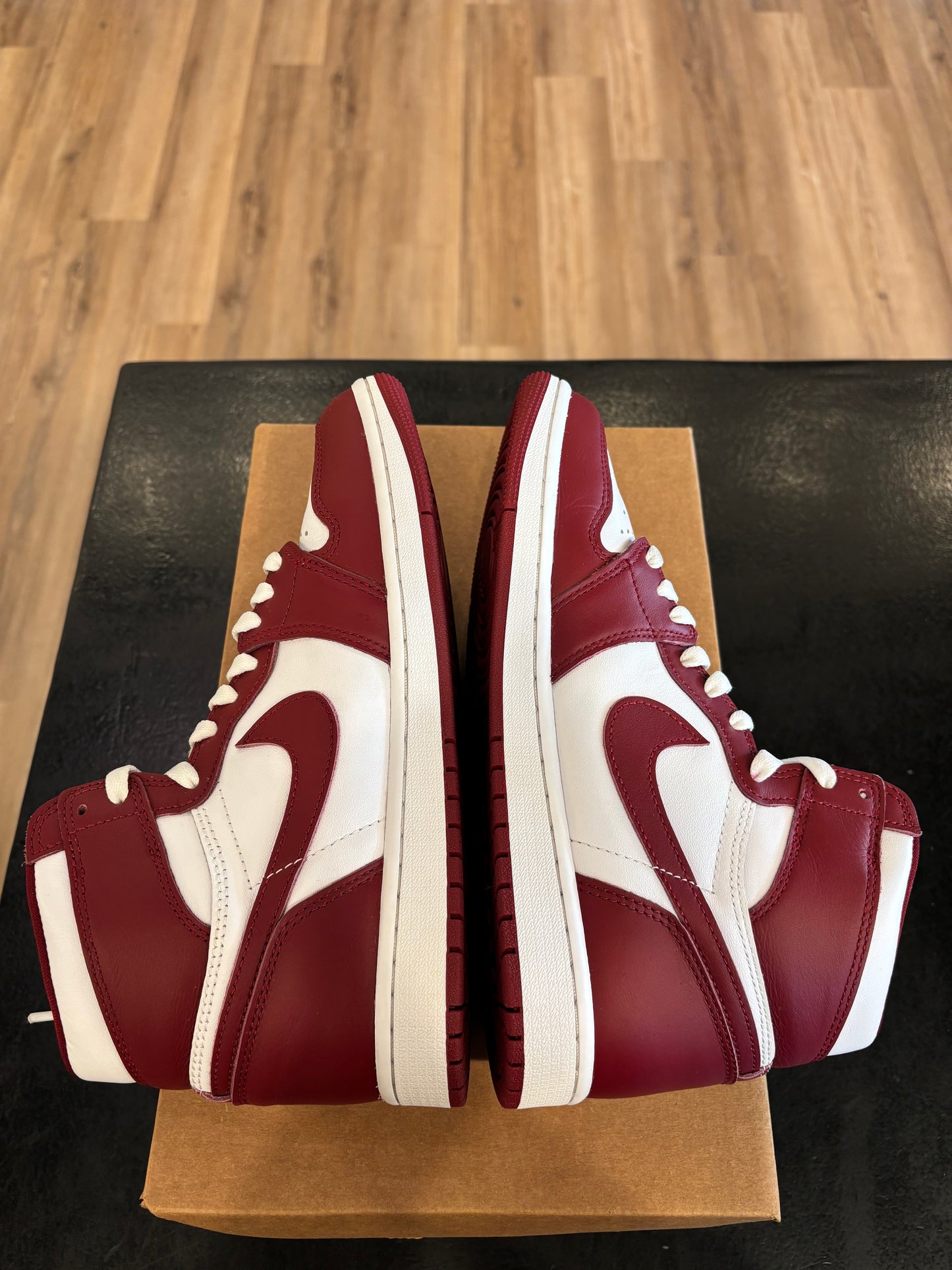 Jordan 1 Team Red Size 8 Pre-Owned (No Box)