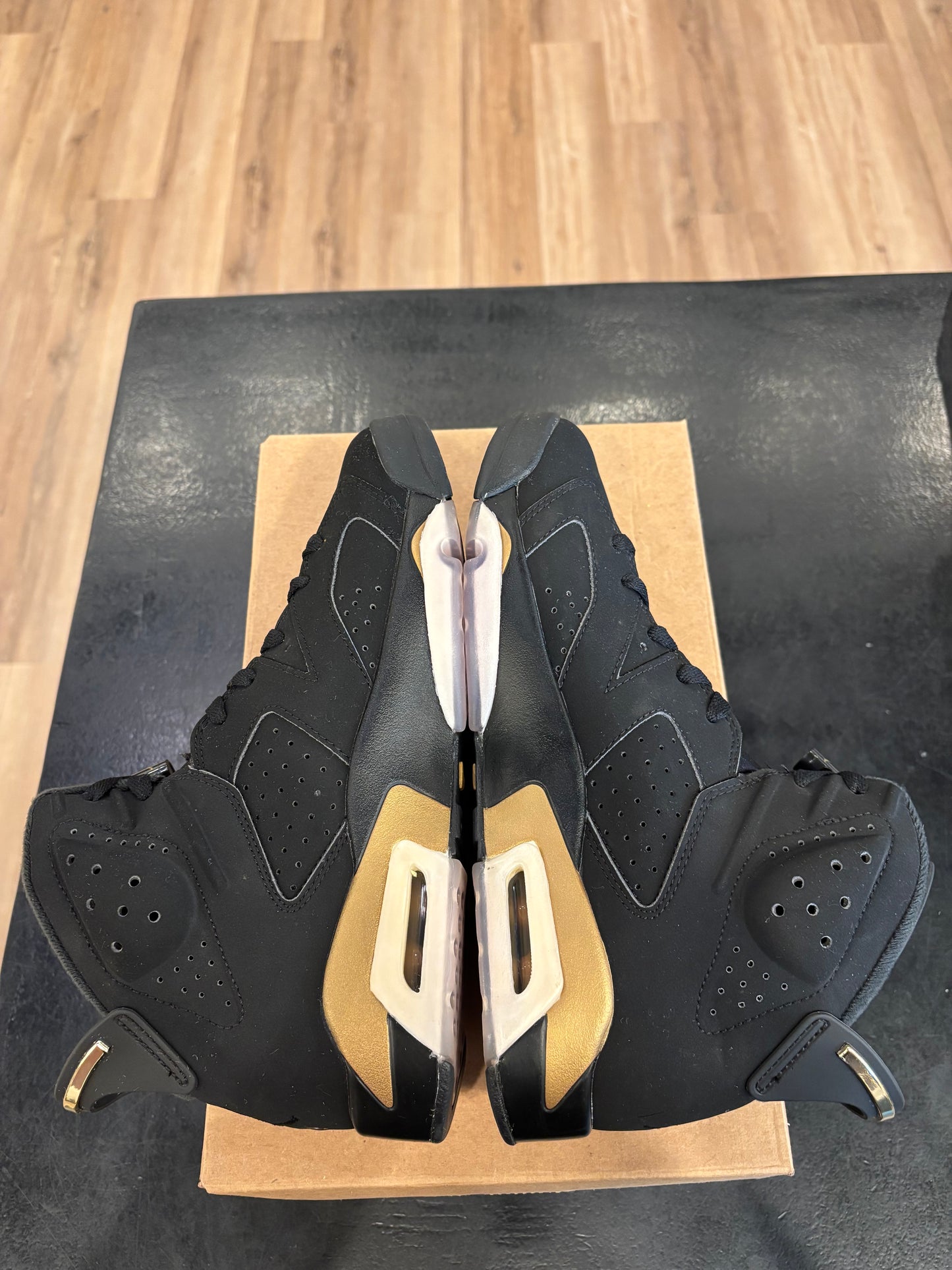 Jordan 6 Defining Moments Size 8.5 Pre-Owned (No Box)