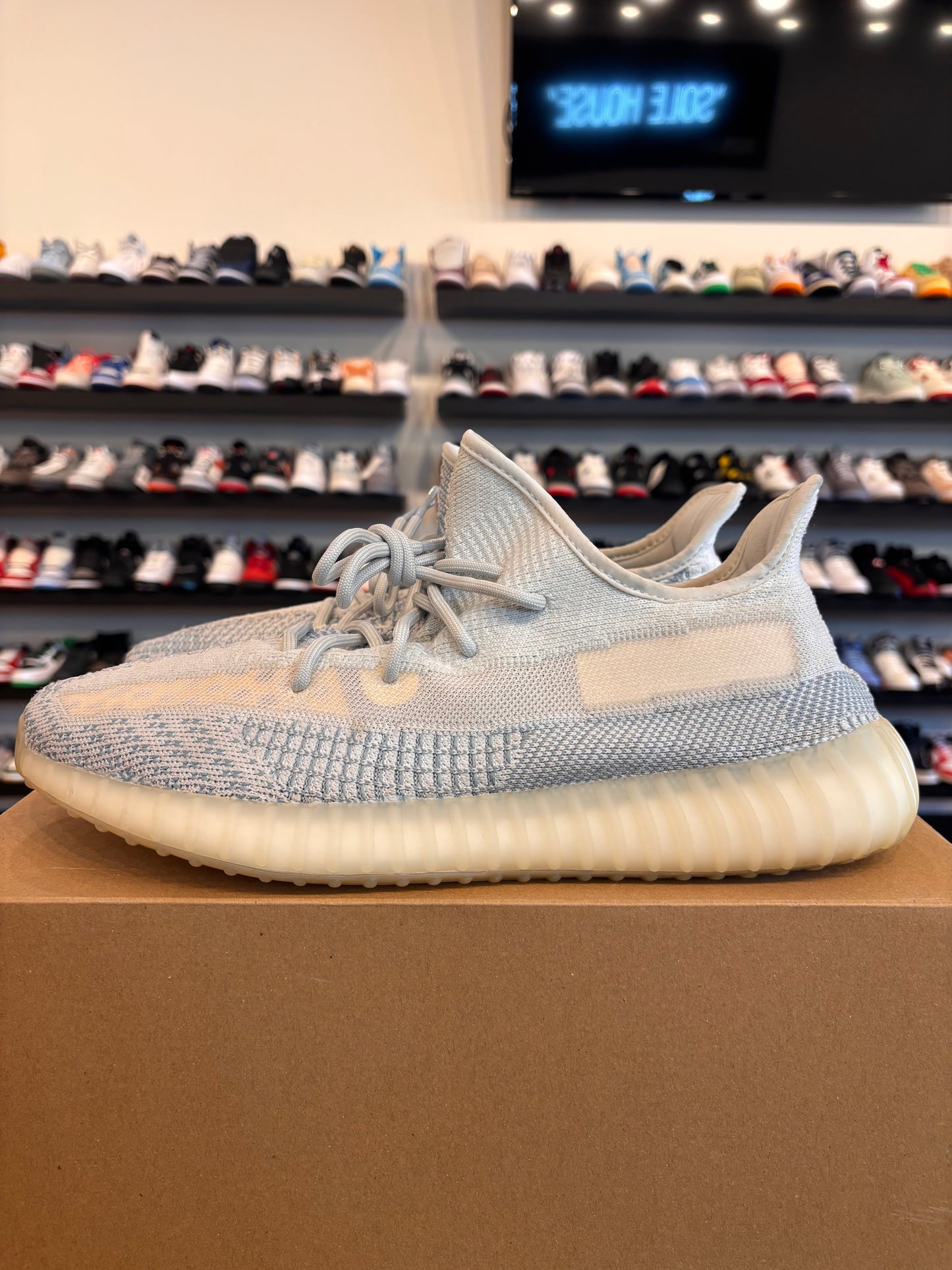 Yeezy 350 V2 Cloud Blue Size 13 Pre-Owned