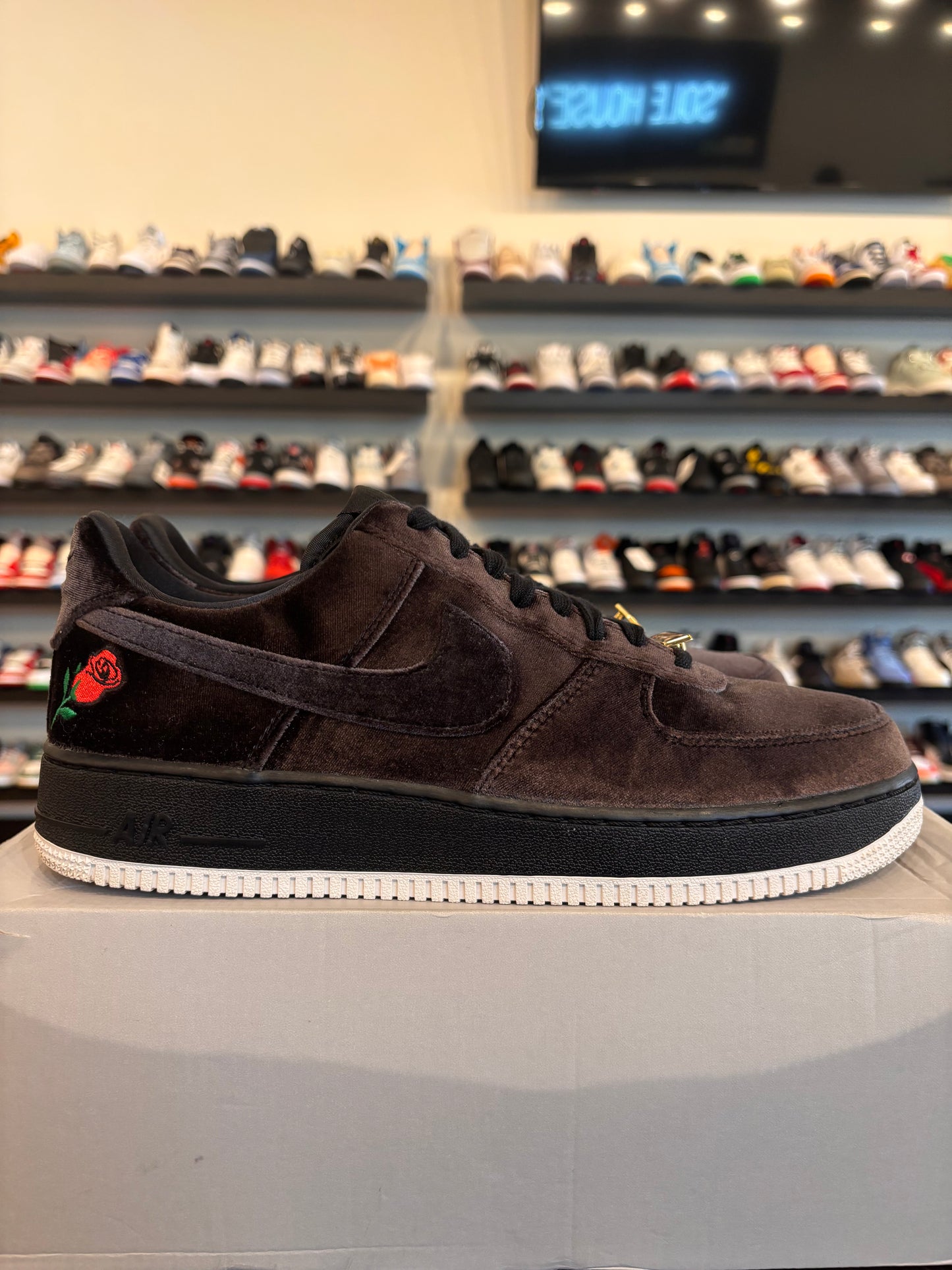 Nike Air Force 1 Low Rose Velvet Size 11 Pre-Owned (No Box)